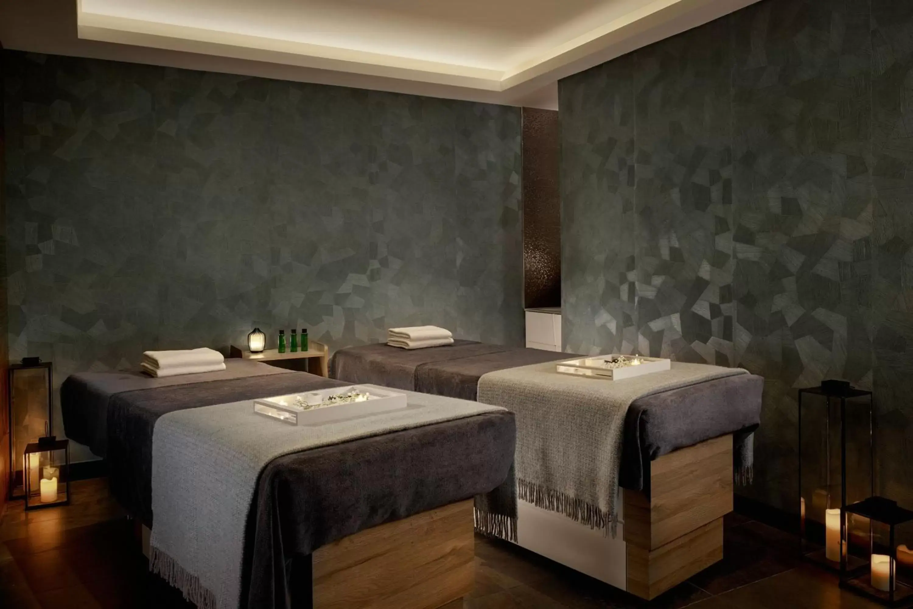 Spa and wellness centre/facilities, Bed in Montcalm East, Autograph Collection
