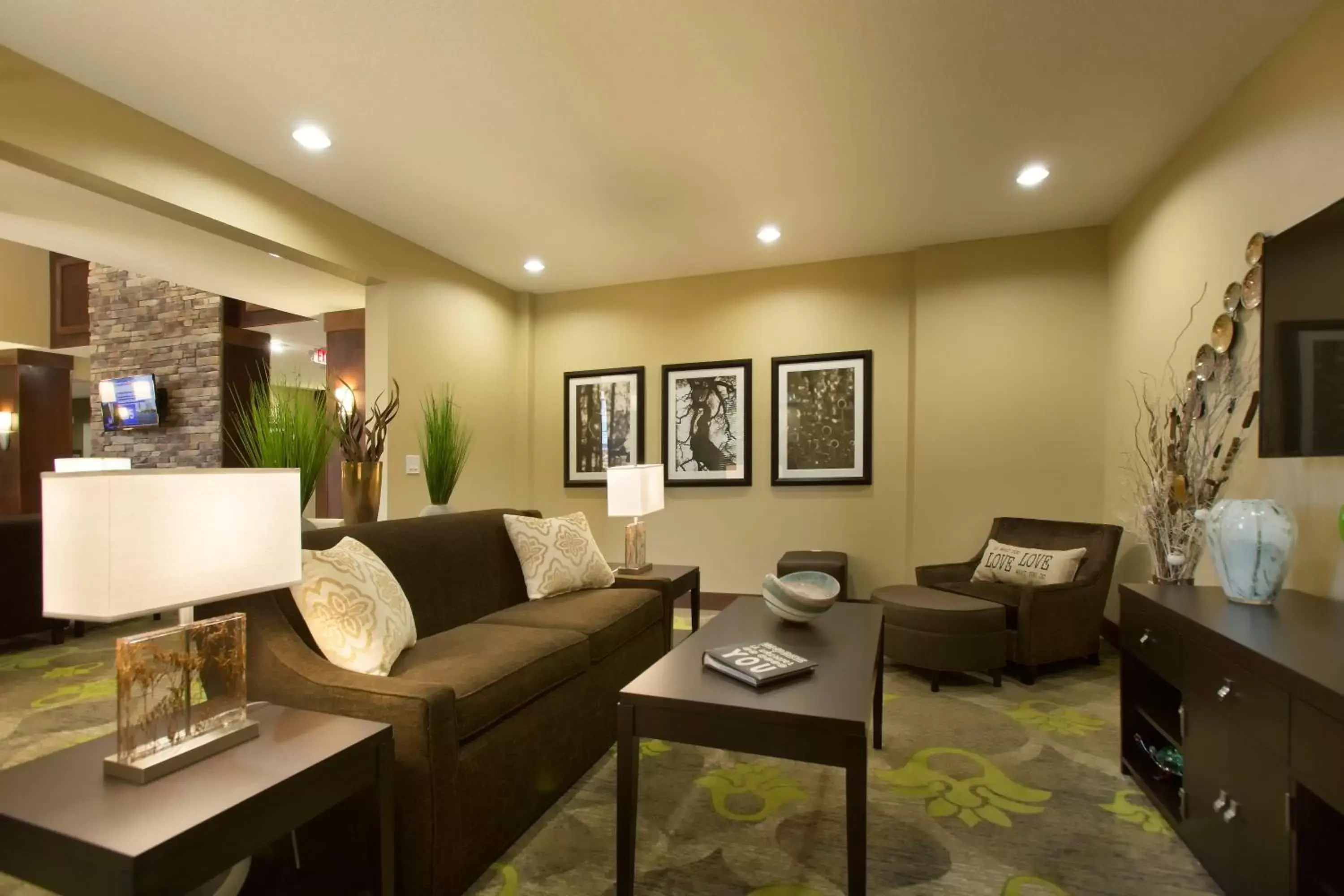 Lobby or reception, Seating Area in Staybridge Suites Orlando at SeaWorld, an IHG Hotel