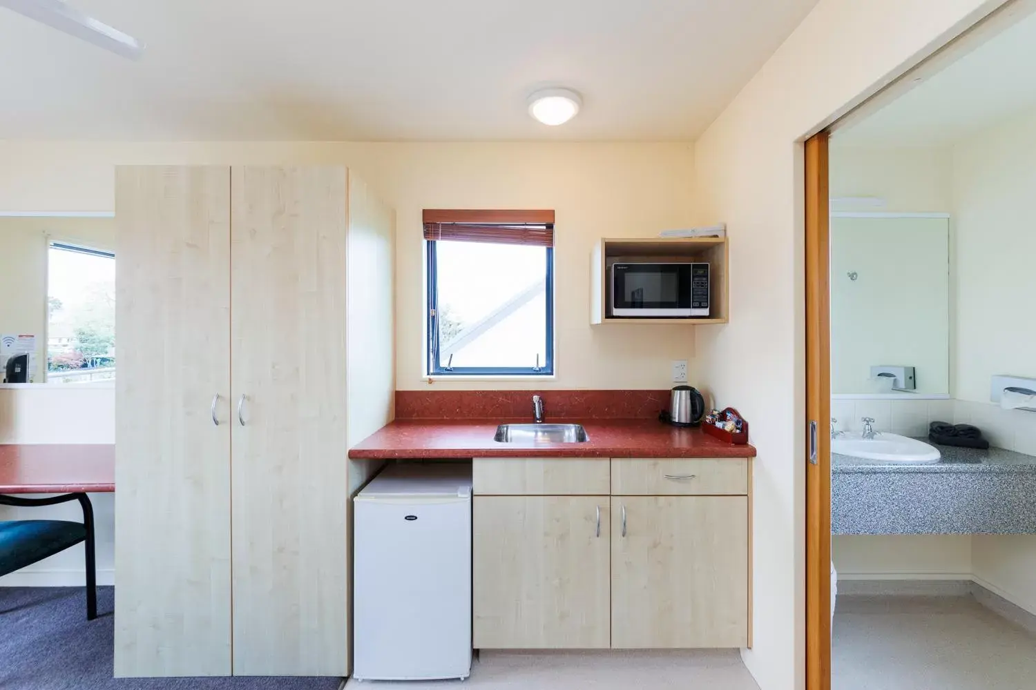 Kitchen or kitchenette, Kitchen/Kitchenette in Bella Vista Motel Palmerston North