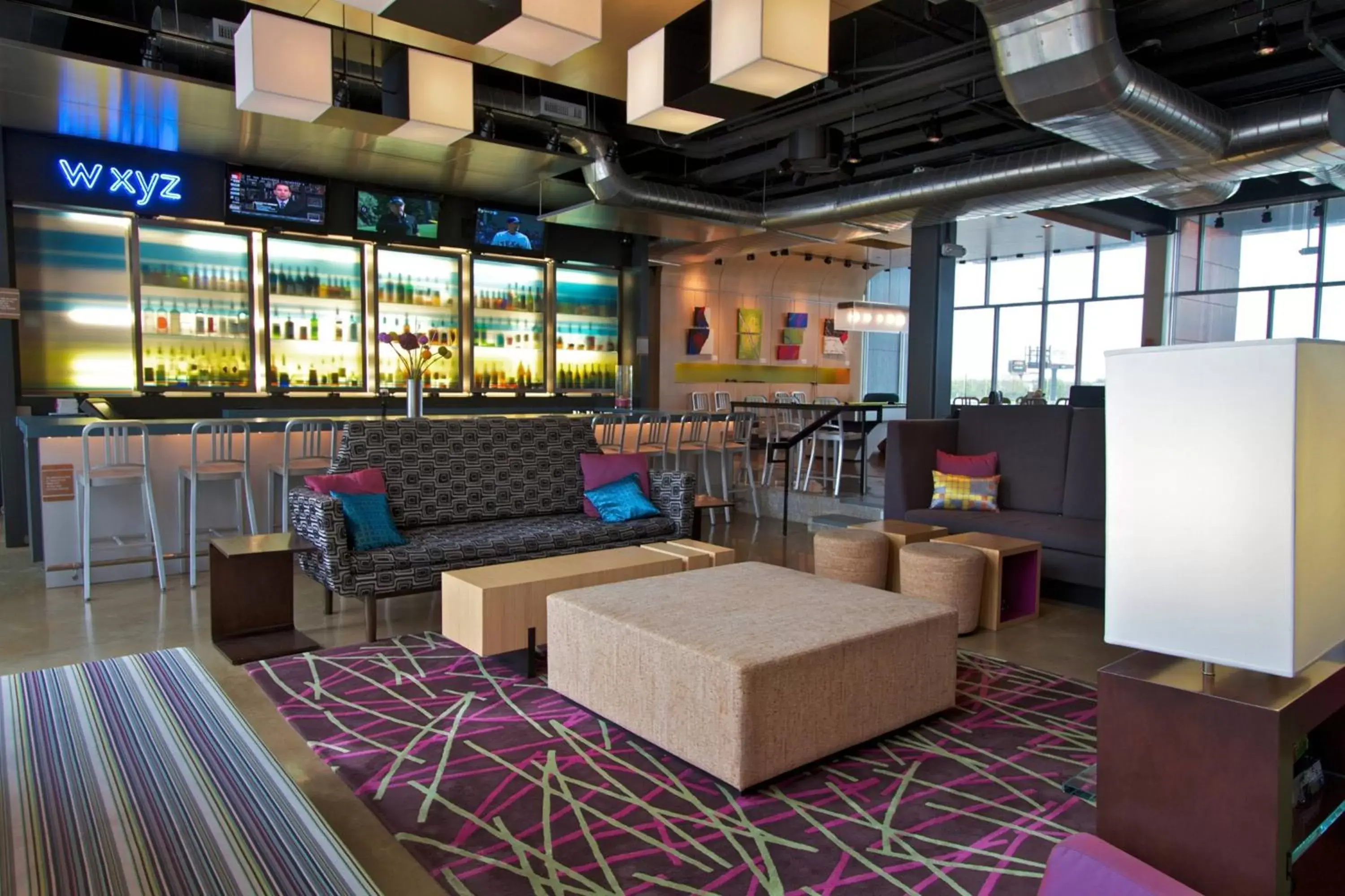 Lounge or bar in Aloft Tulsa