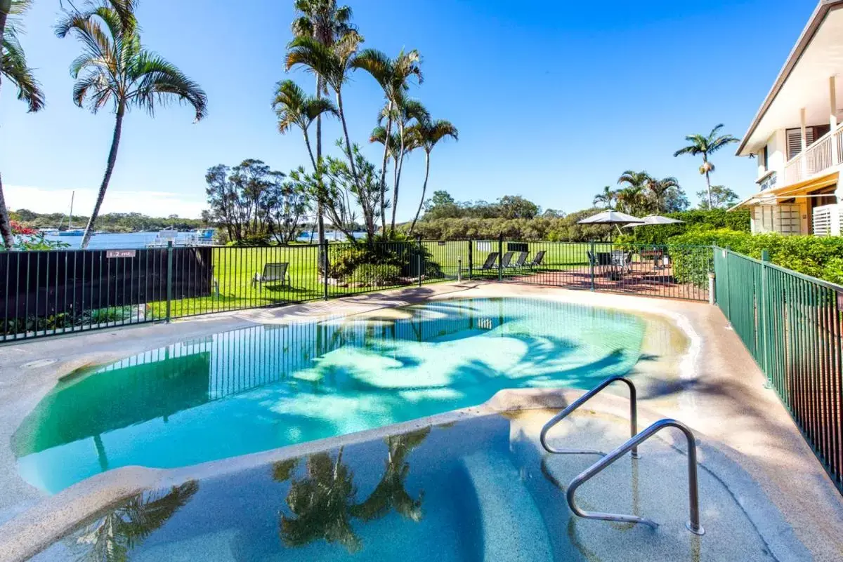 Swimming Pool in Cayman Quays