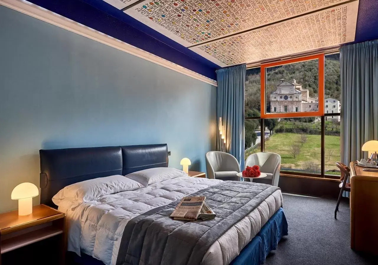 Bedroom, Bed in Albornoz Palace Hotel