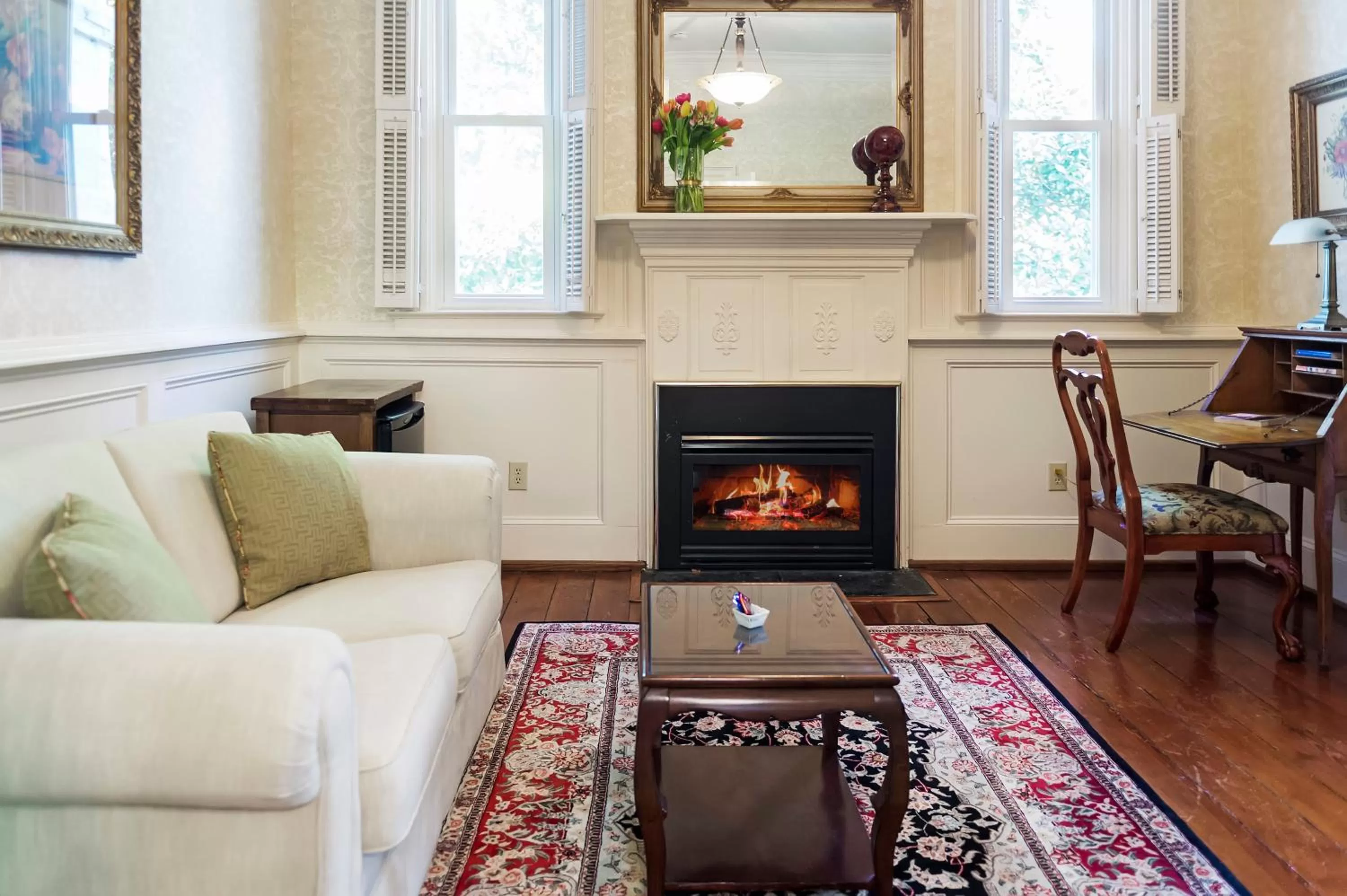 Seating area in Arrowhead Inn