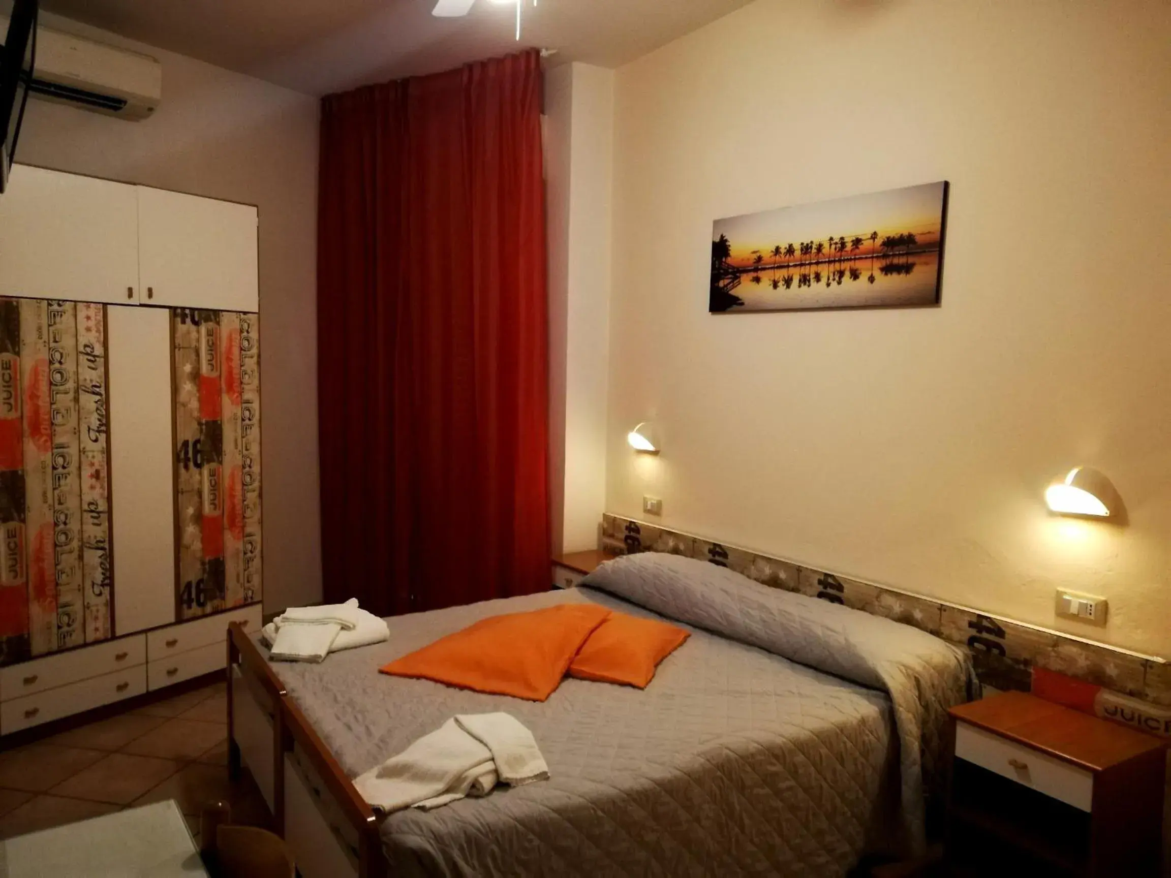Bed in Hotel Galles Rimini