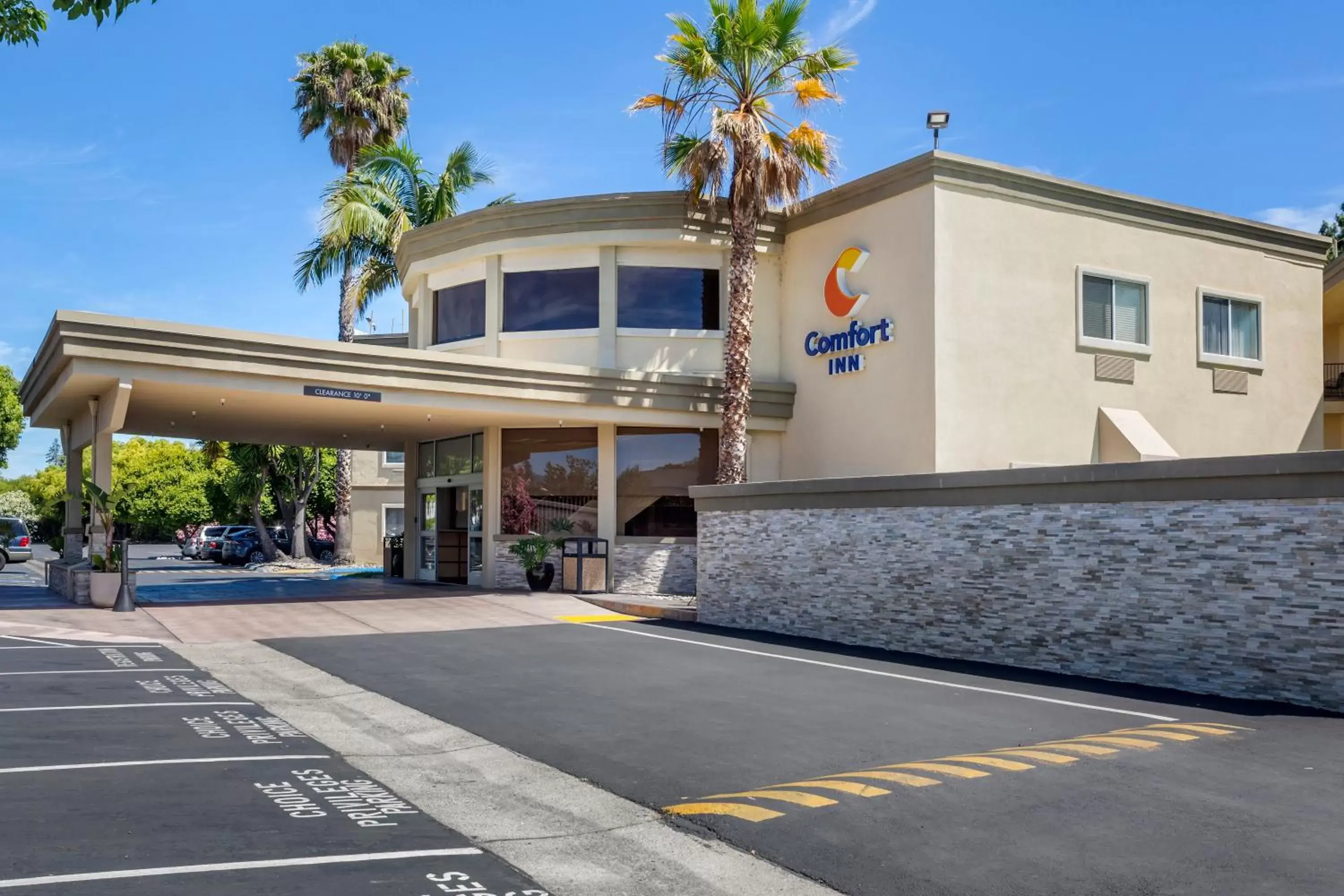 Property building in Comfort Inn Sunnyvale - Silicon Valley Property building in Comfort Inn Sunnyvale - Silicon Valley