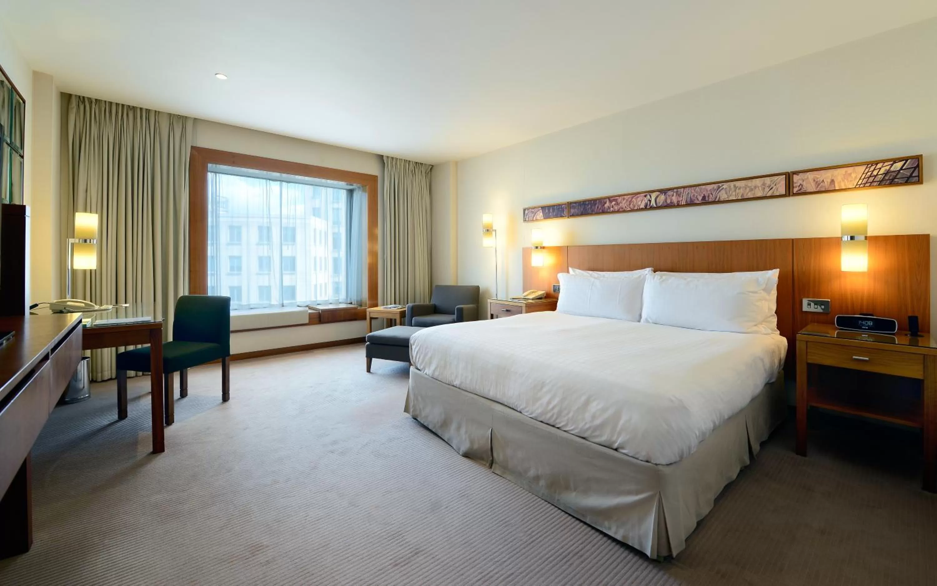 Business facilities, Bed in Canary Riverside Plaza Hotel