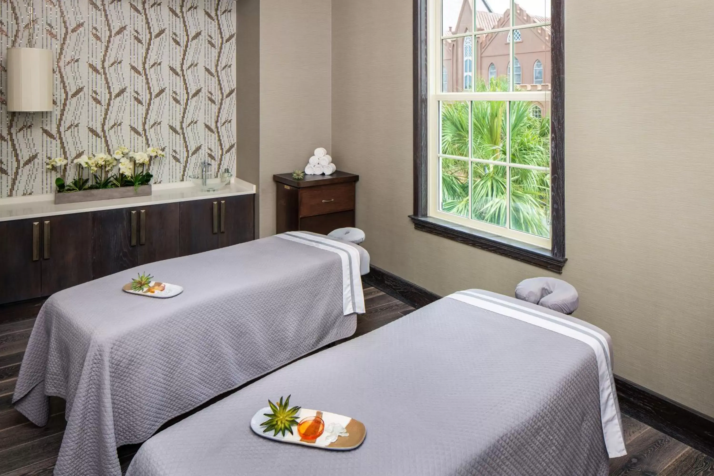 Massage, Bed in Hotel Bennett Charleston