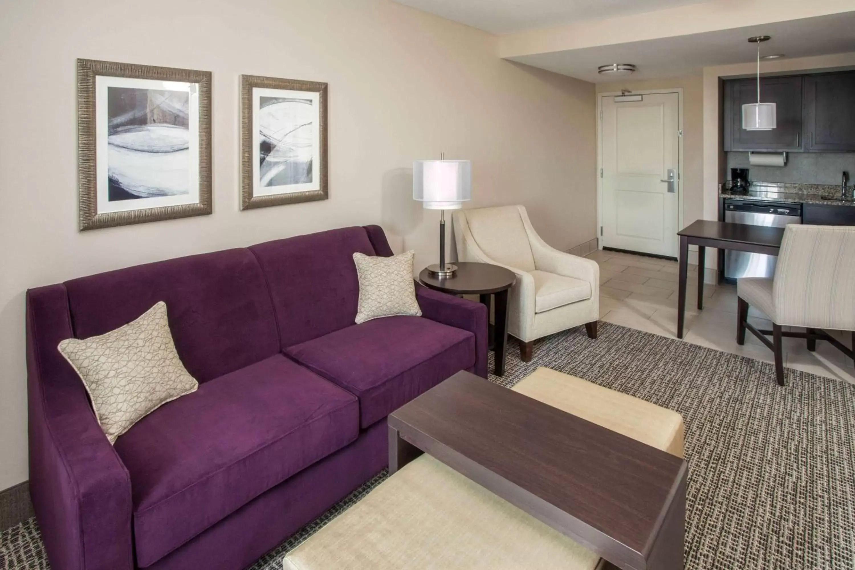 Living room, Seating Area in Homewood Suites by Hilton Munster