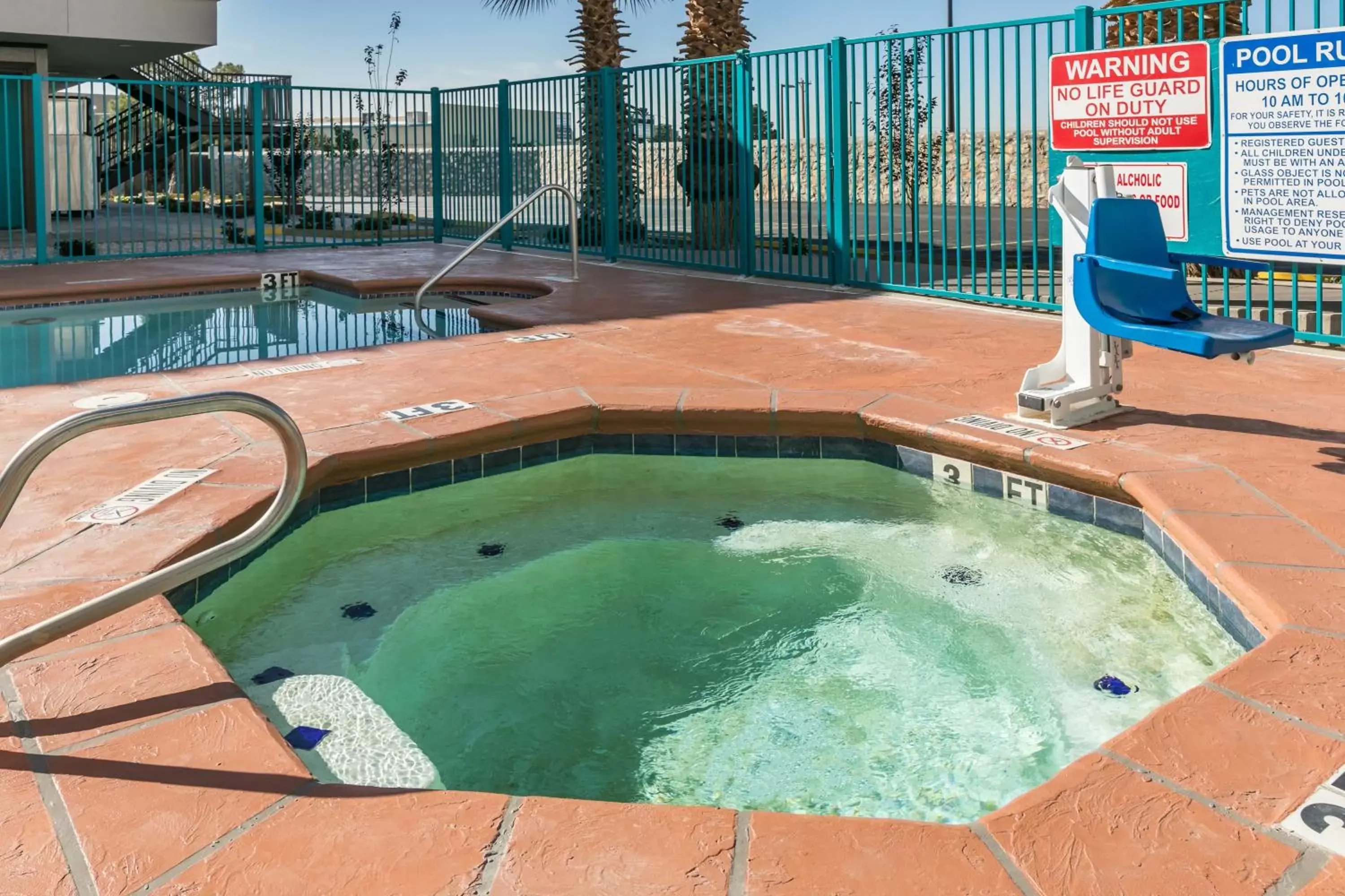 Hot Tub, Swimming Pool in Ramada by Wyndham El Paso