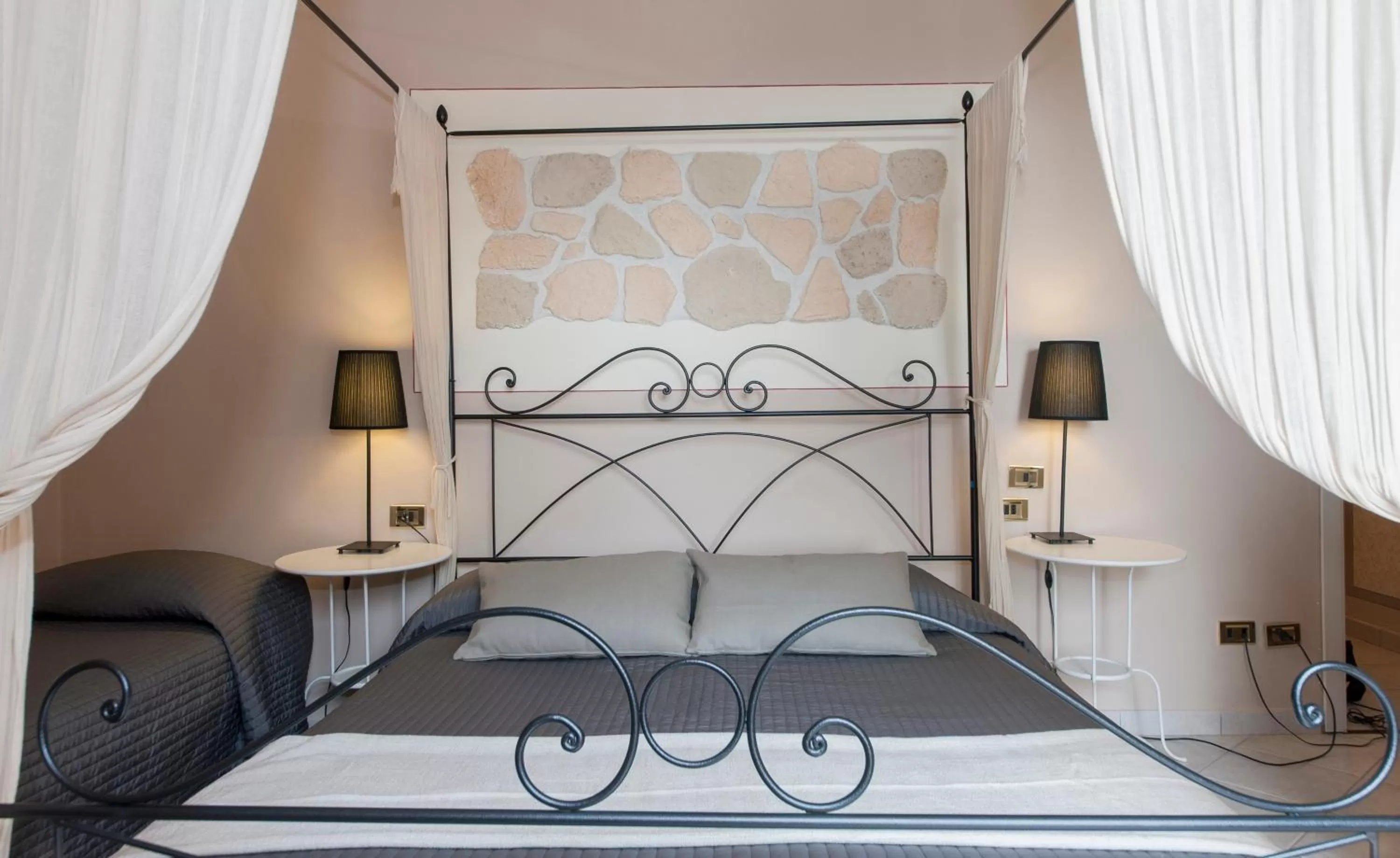 Decorative detail, Bed in Hotel Monti