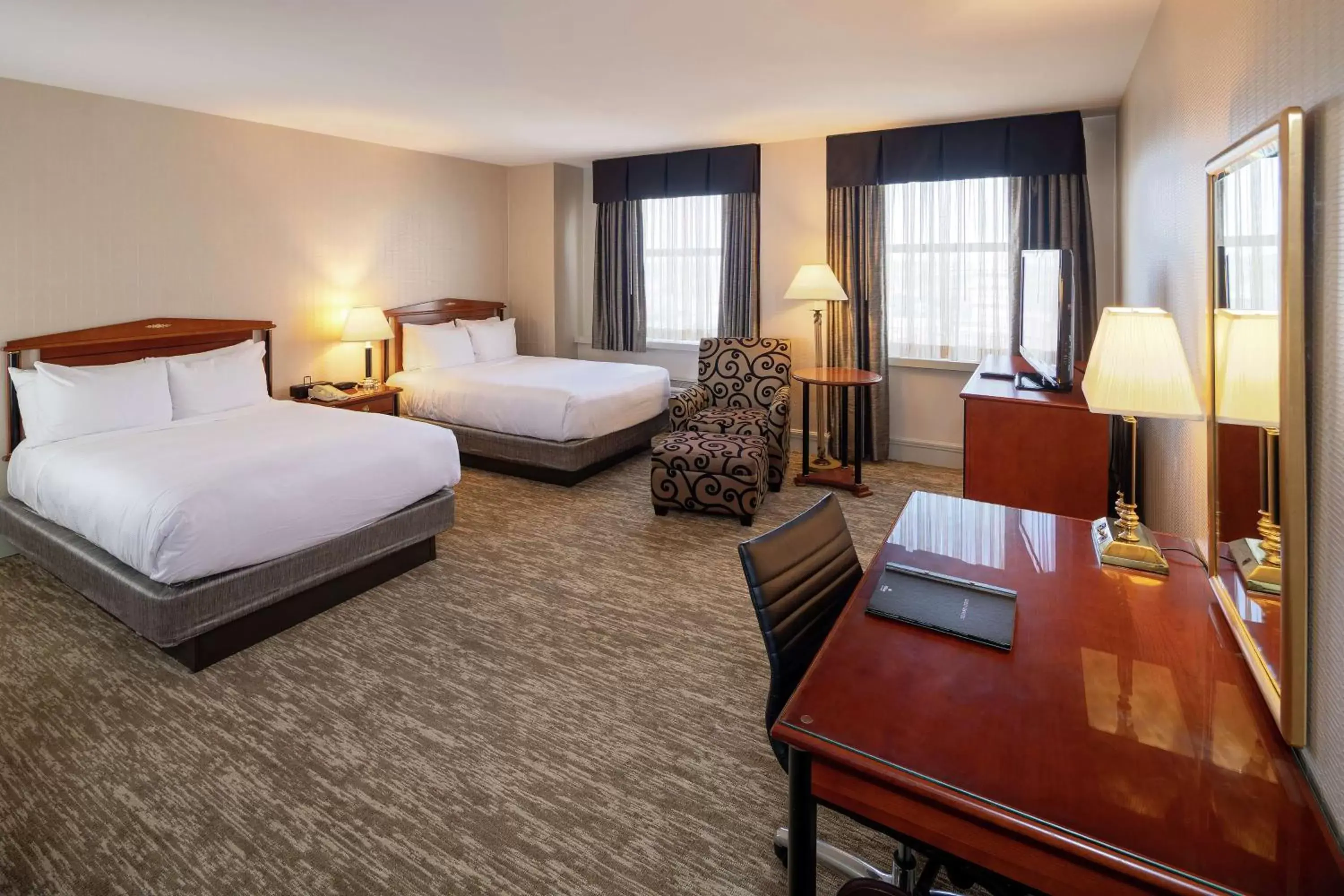 Bedroom in Hilton Cincinnati Netherland Plaza