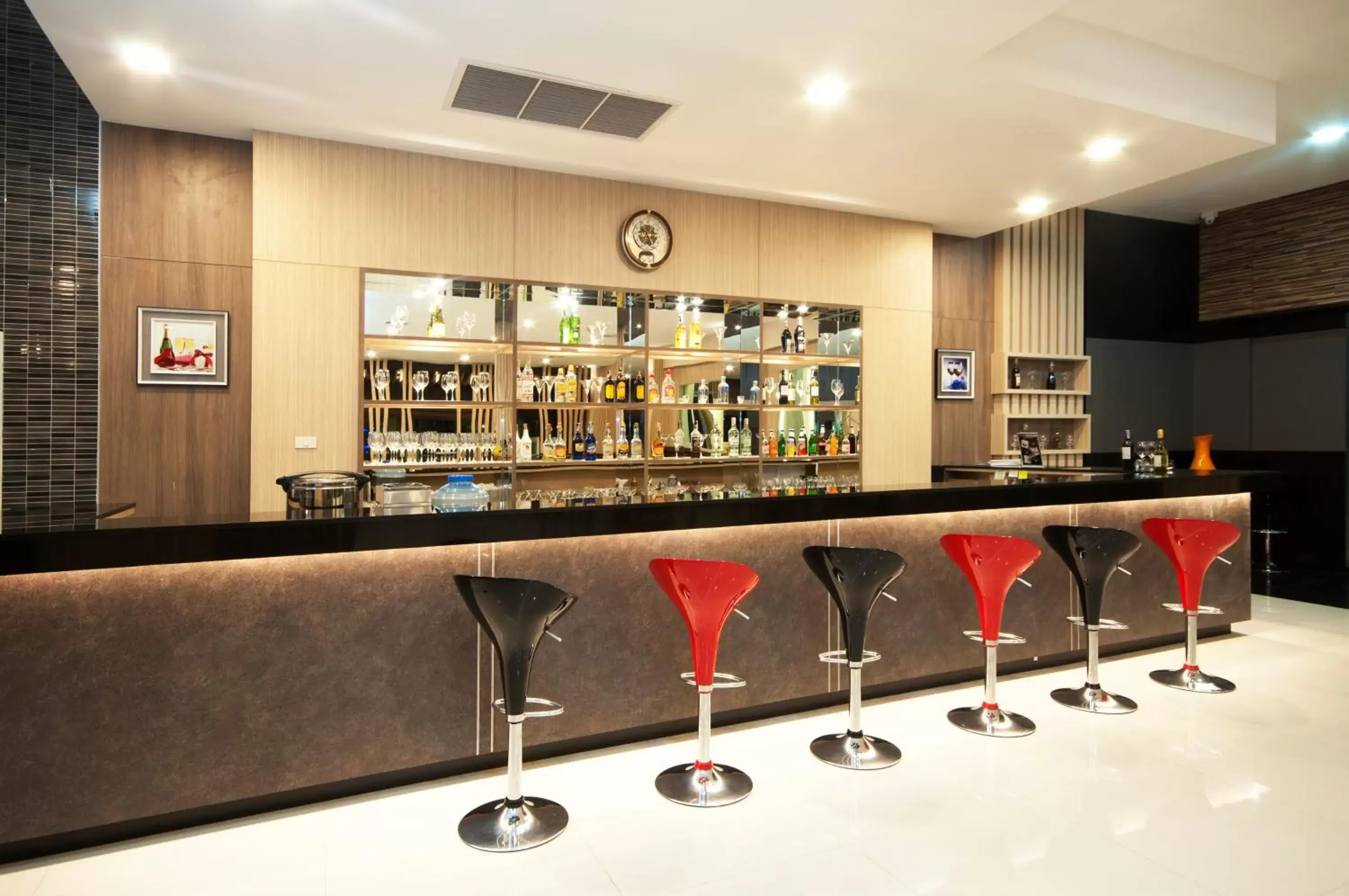 Lounge or bar in Eastpana Hotel - SHA Extra Plus Lounge or bar in Eastpana Hotel - SHA Extra Plus