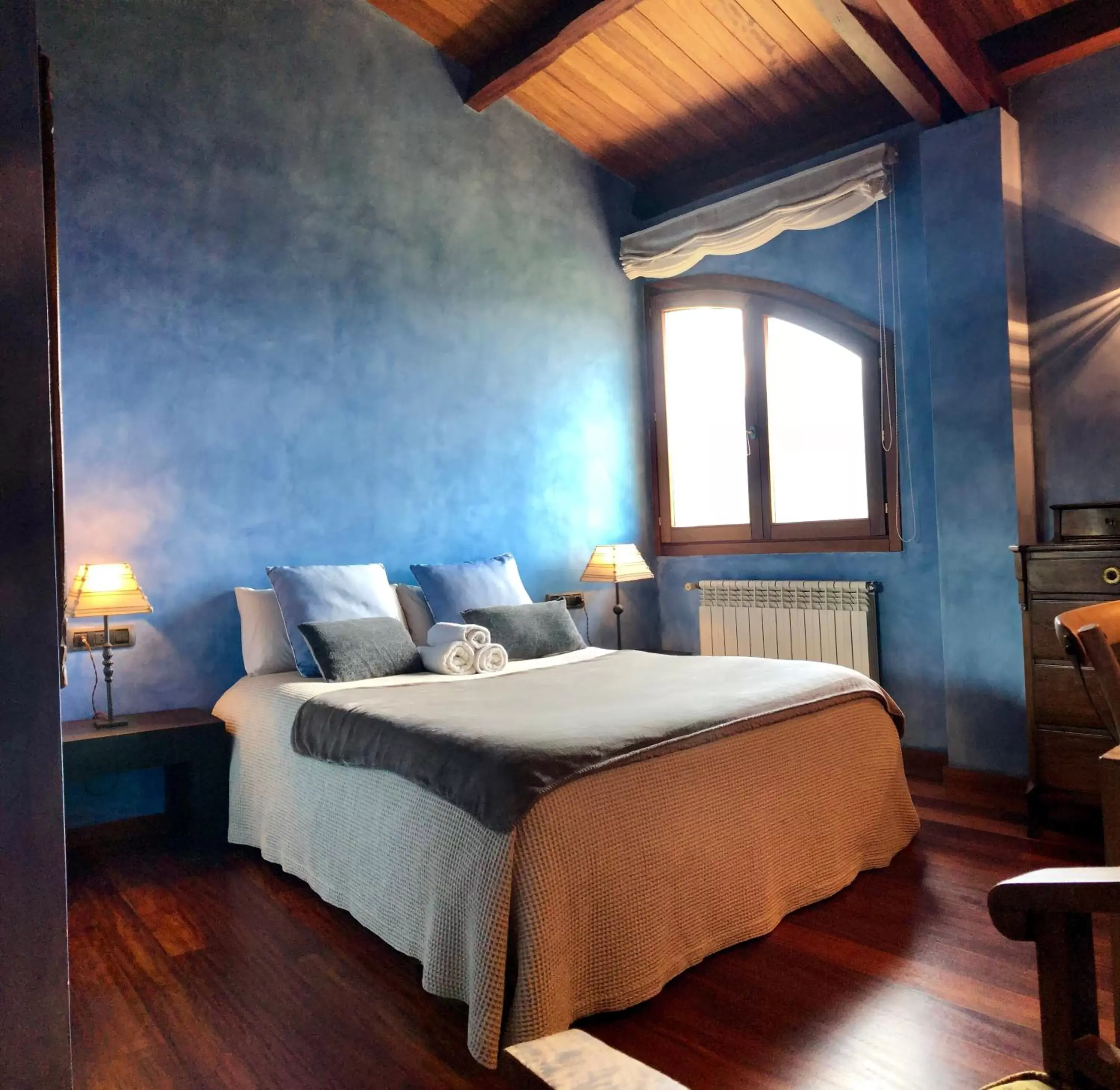 Photo of the whole room, Bed in Serrat del Vent - Adults only