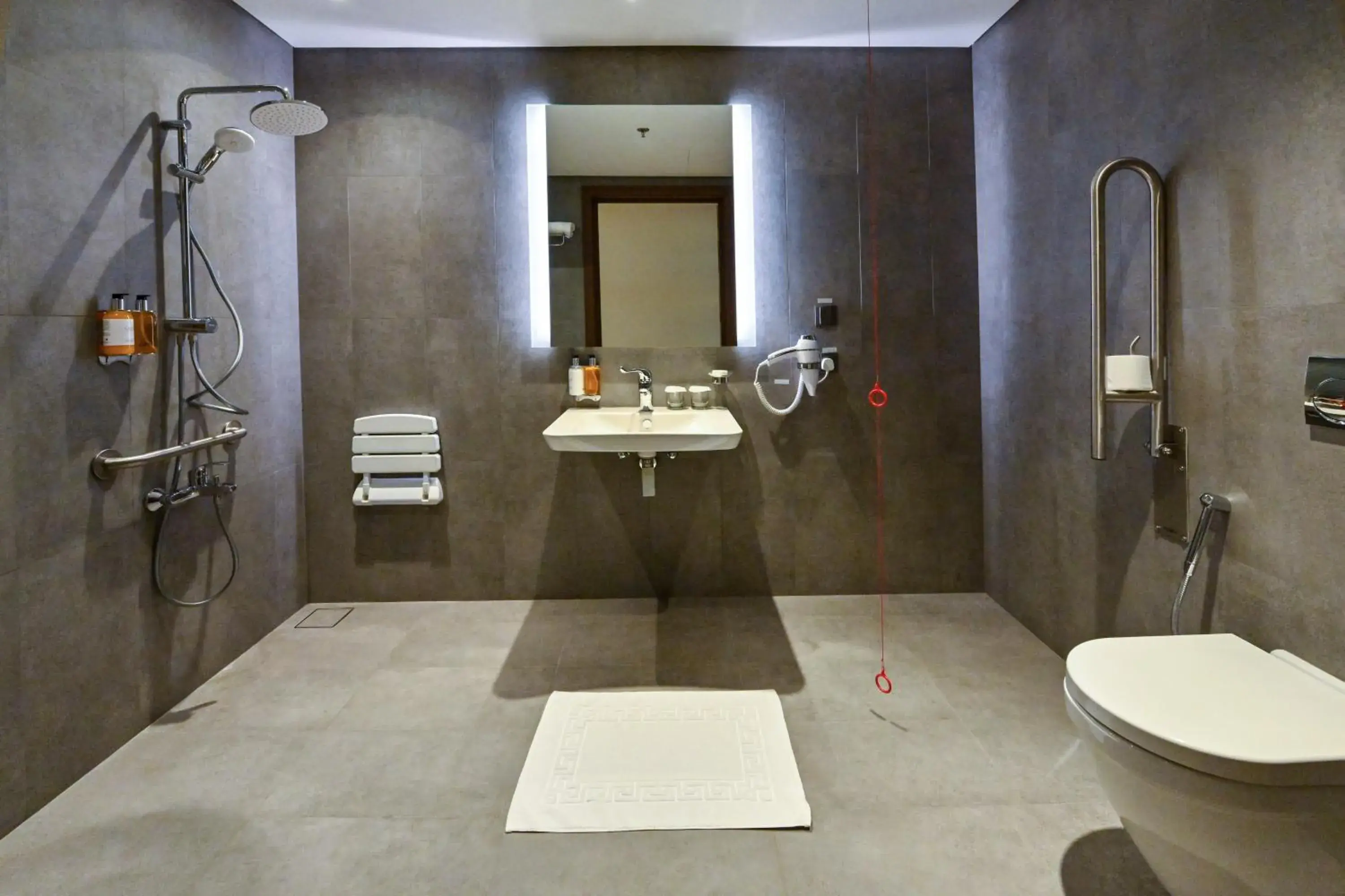 Shower, Bathroom in Comfort Hotel Jeddah King Road