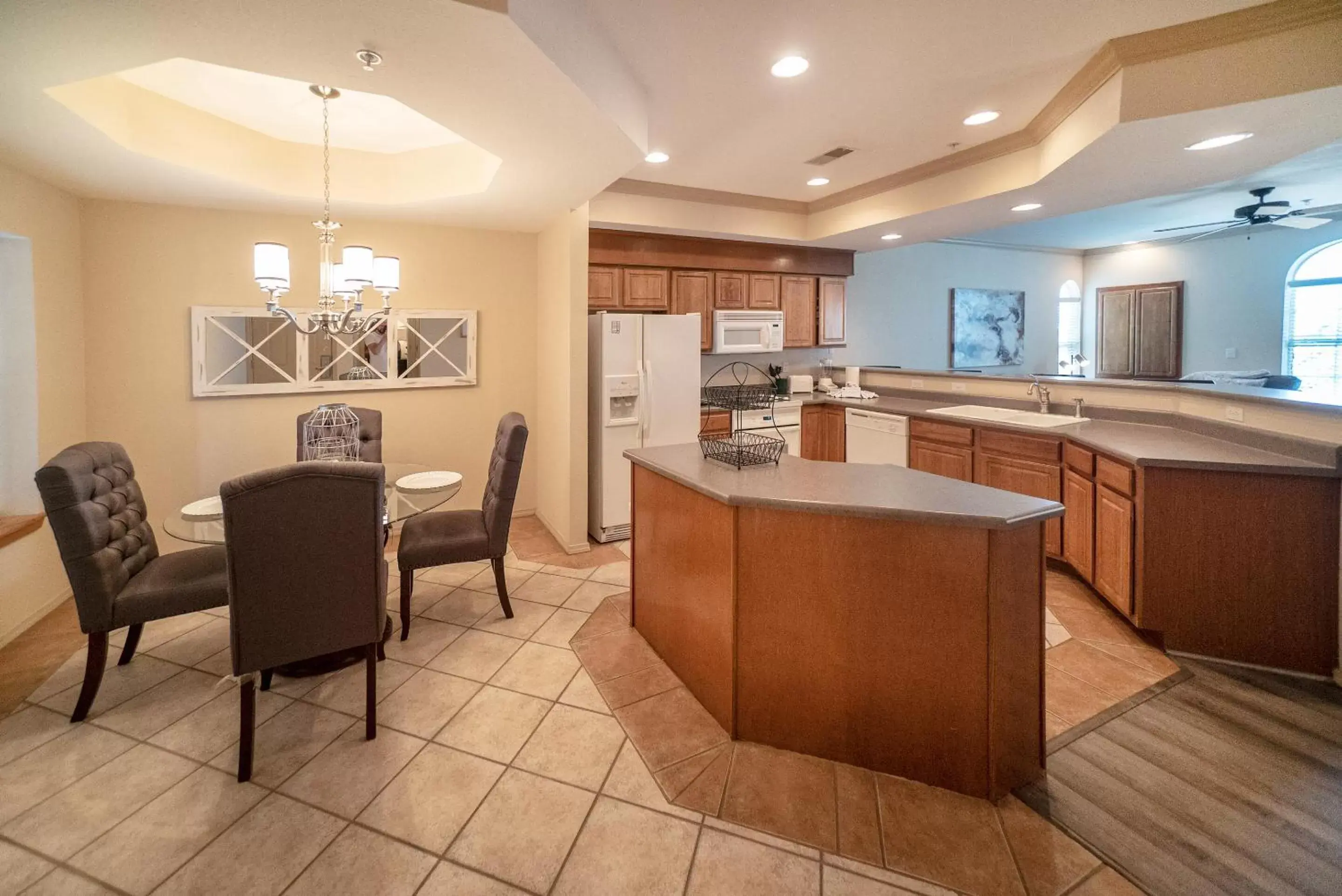 Kitchen or kitchenette, Lobby/Reception in Links at Thousand Hills