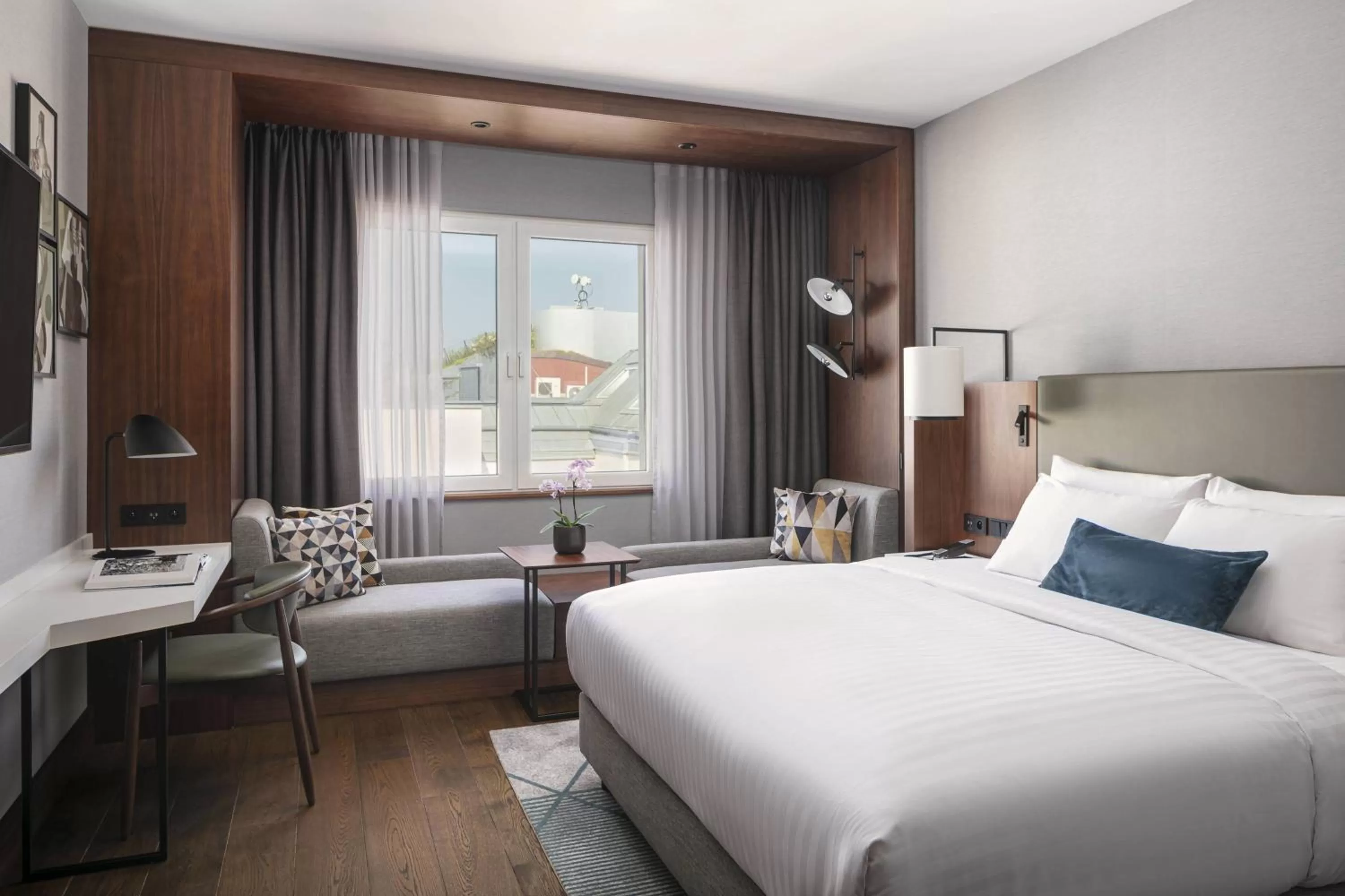 Photo of the whole room, Bed in Prague Marriott Hotel