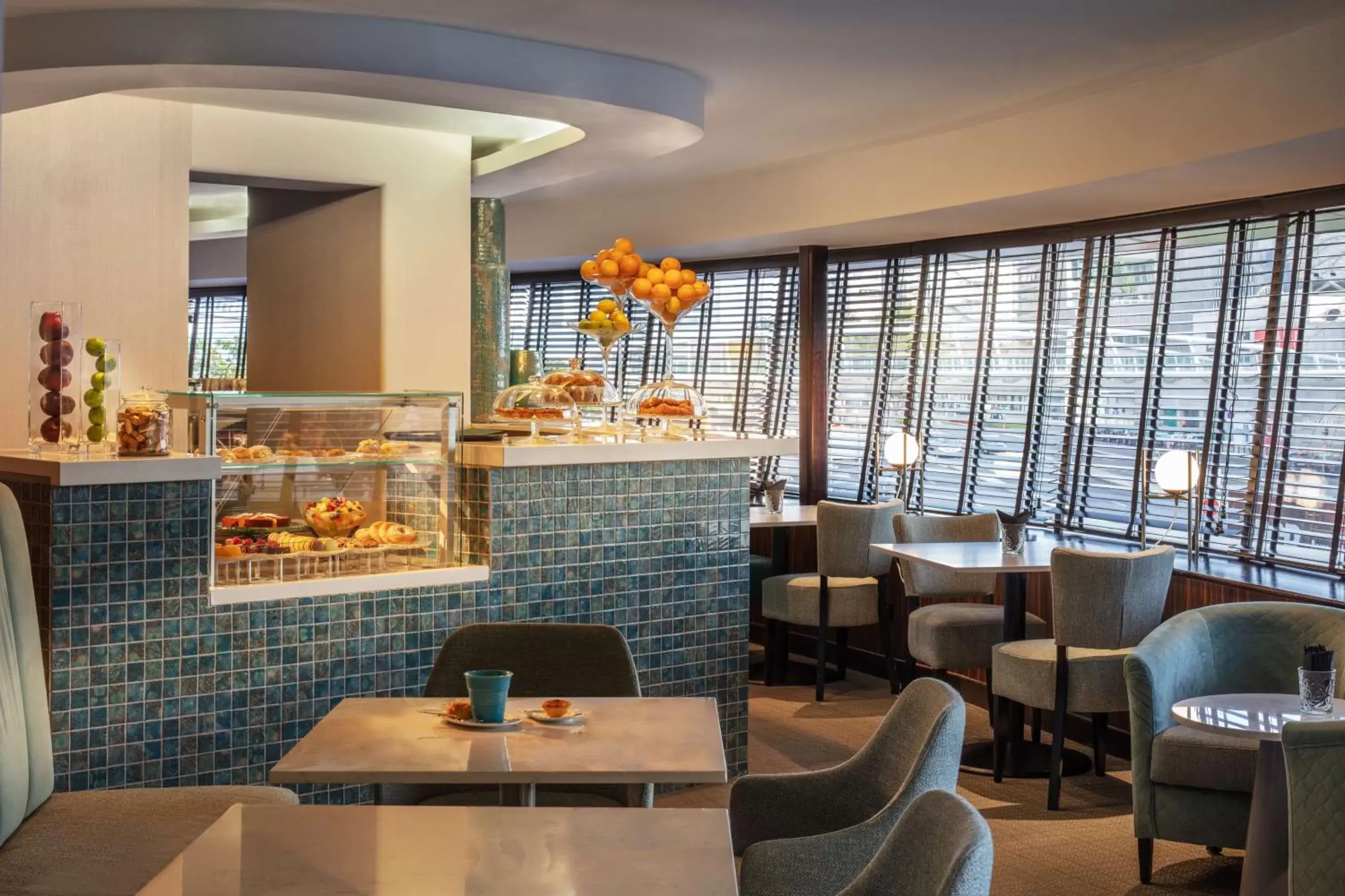 Lounge or bar, Restaurant/Places to Eat in Tivoli Oriente Lisboa Hotel