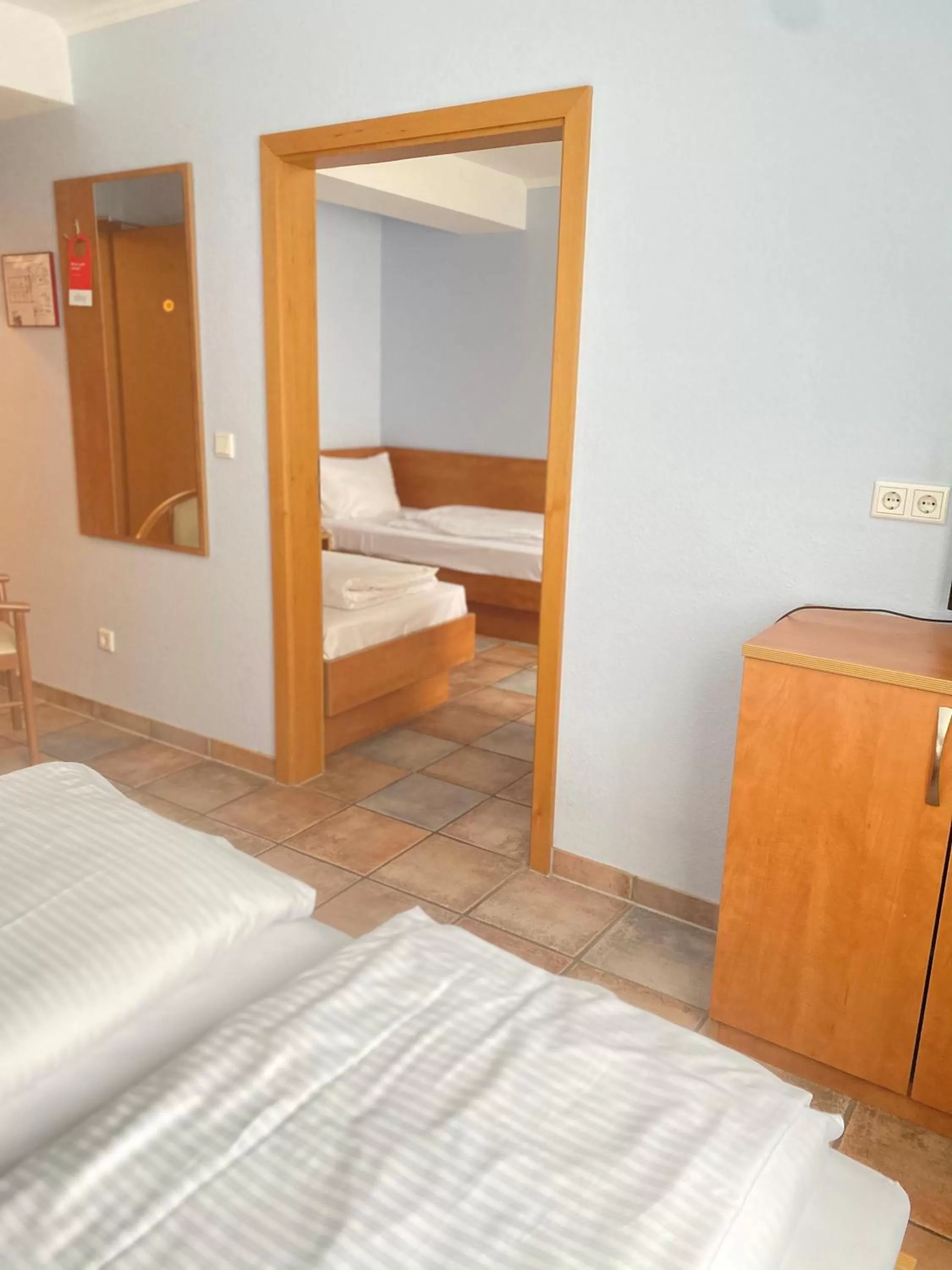 Bedroom, Bed in Vintage Hotel Köln Pulheim - Kostenlose Parkplätze