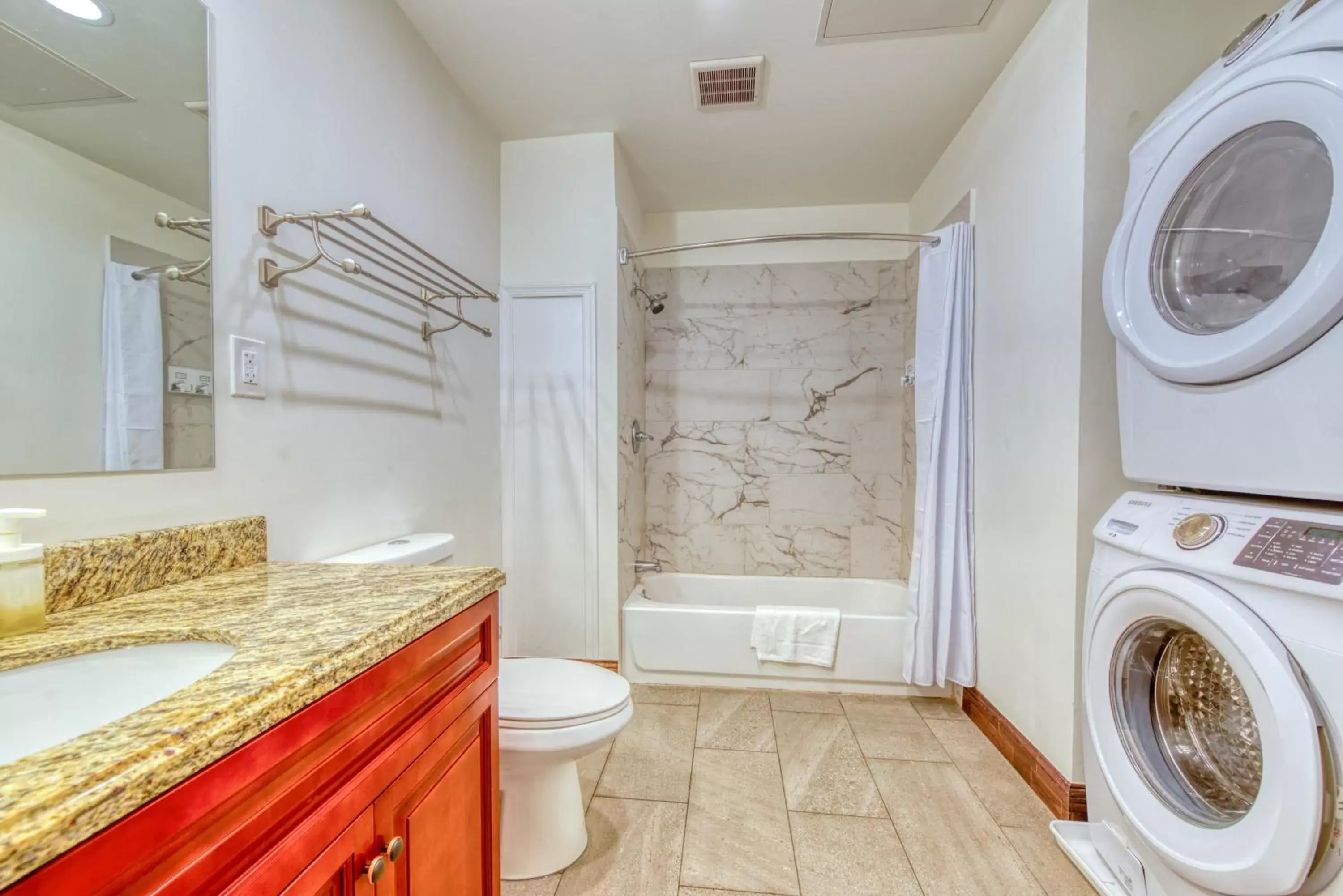 Bathroom in Sosuite at Independence Lofts - Callowhill