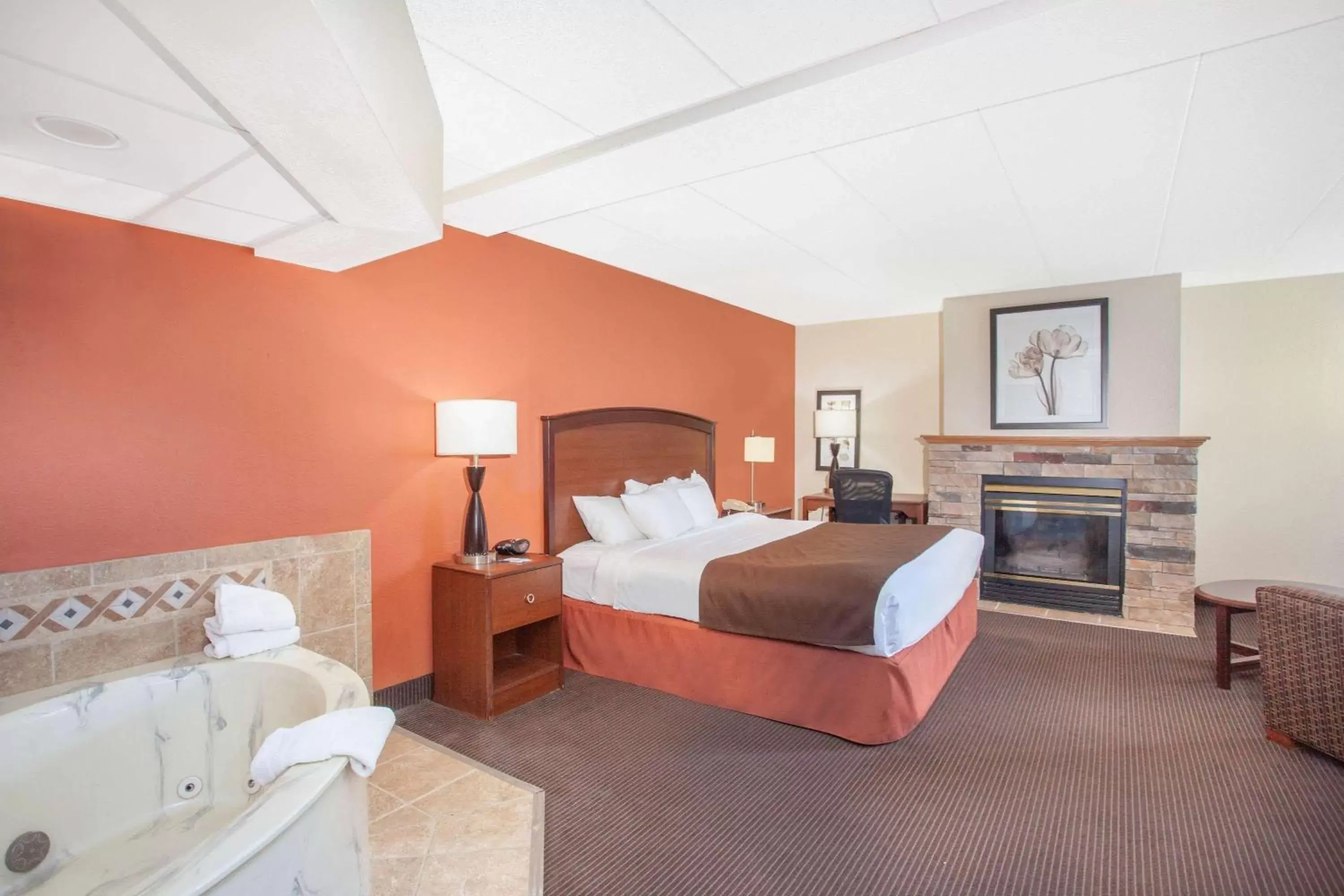 Photo of the whole room, Bed in AmericInn by Wyndham Albert Lea