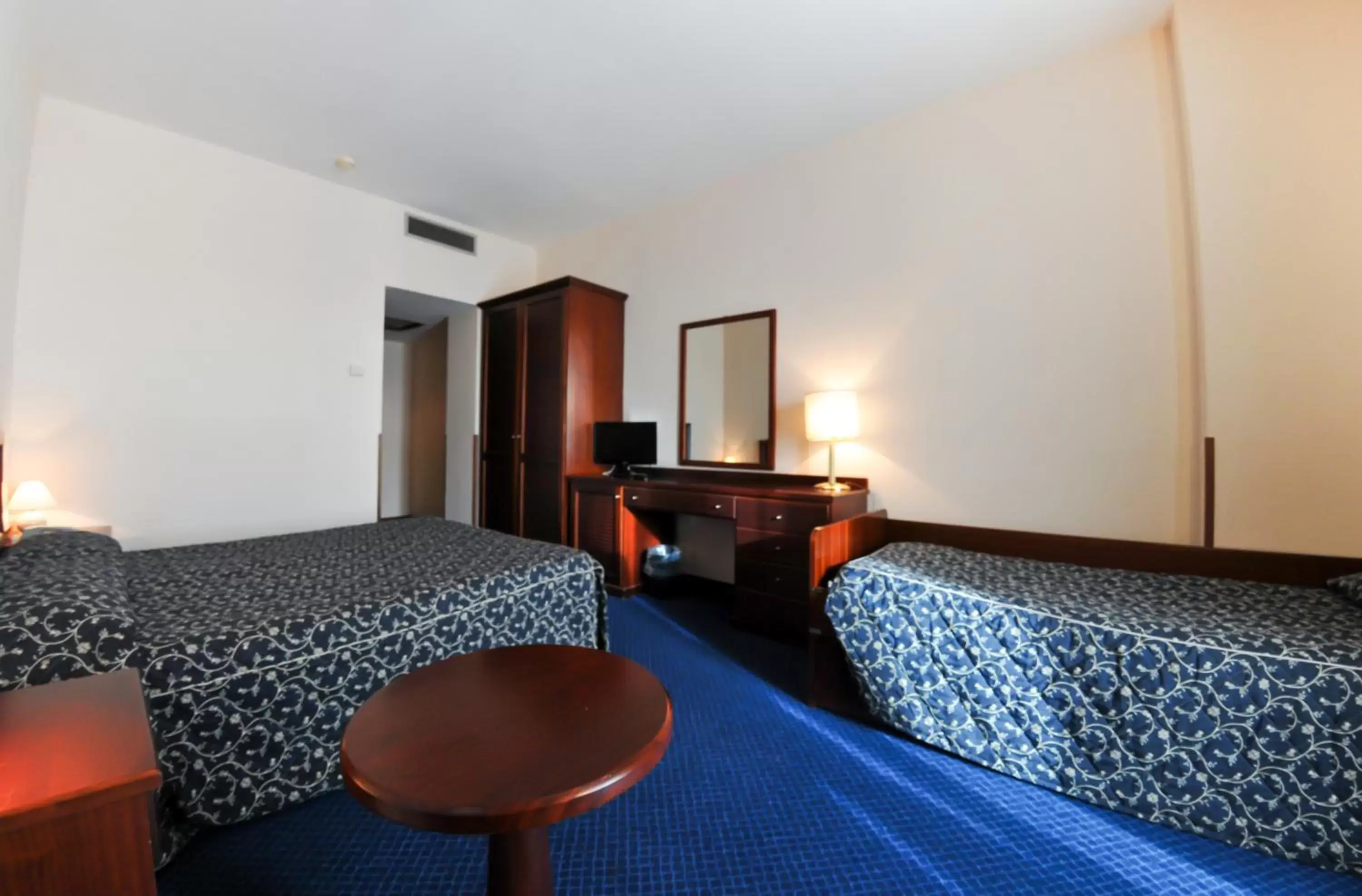 Economy Quadruple Room in Hotel Mediterraneo