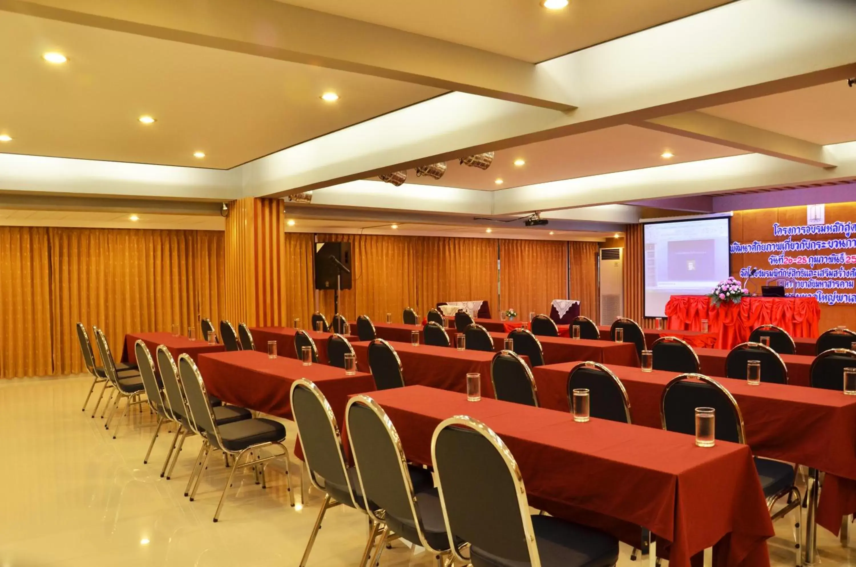 Meeting/conference room in Friendlytel Hotel