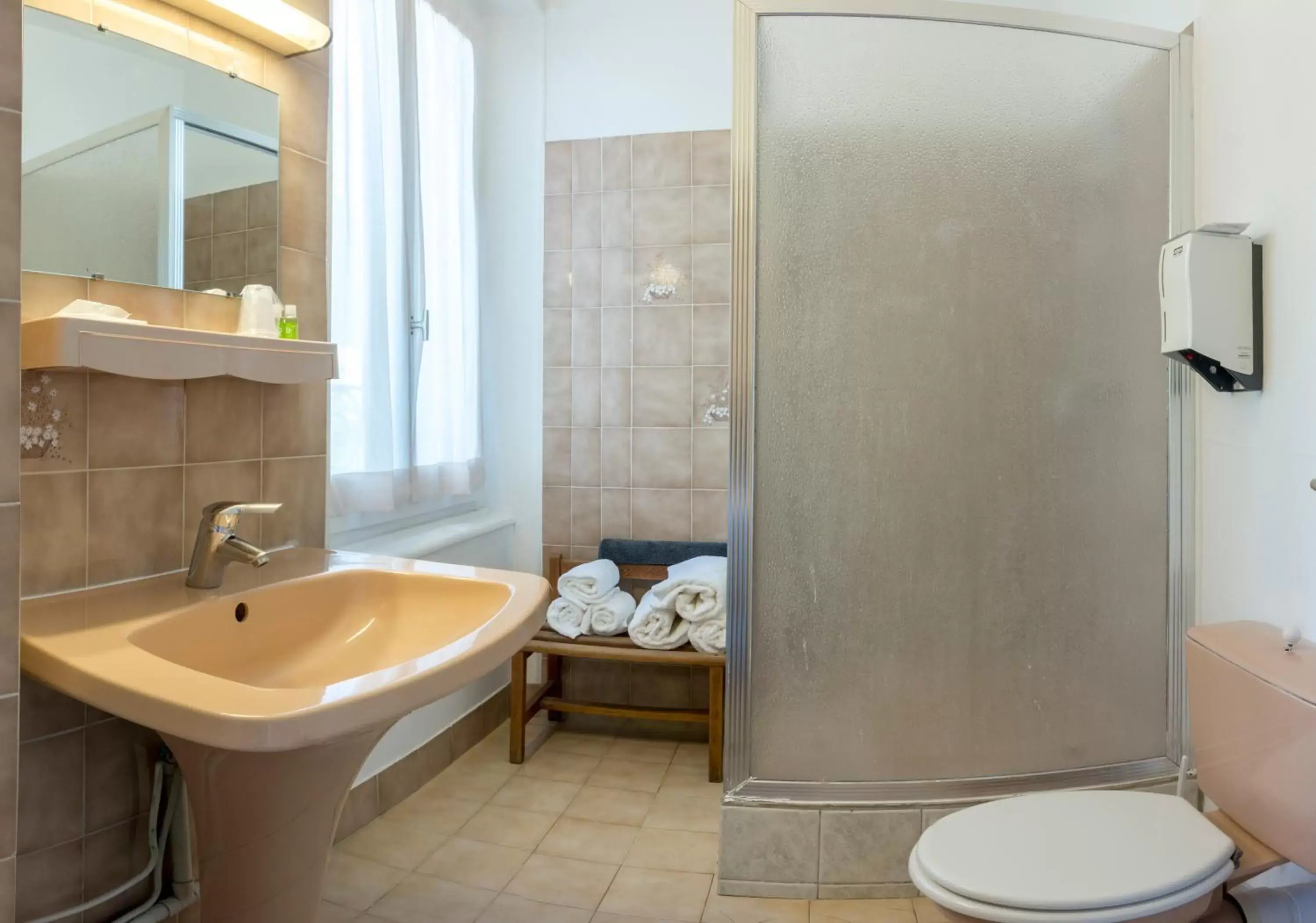Bathroom in Hôtel De Paris