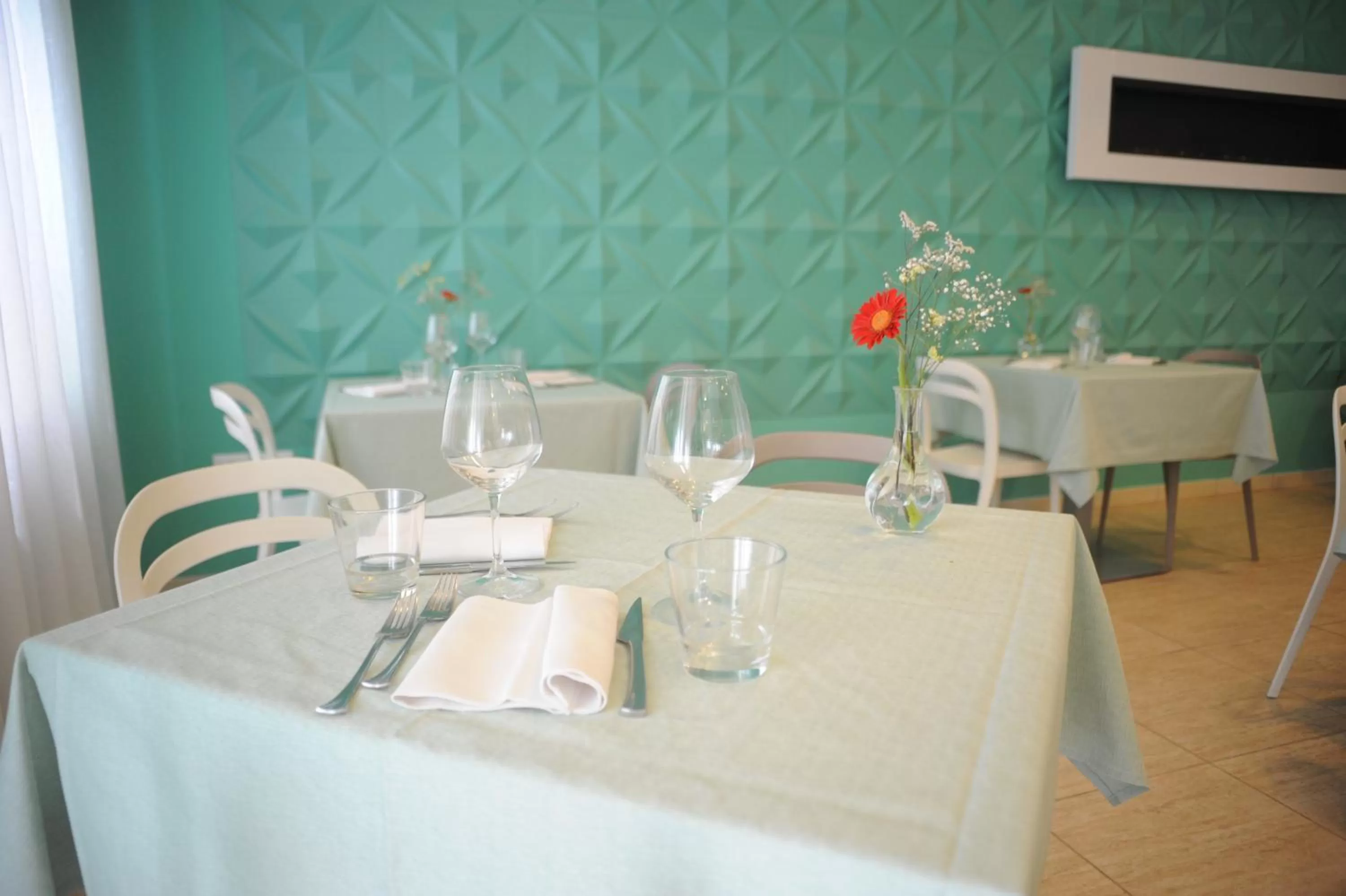 Lounge or bar in GG8 Hotel & Suite SPA