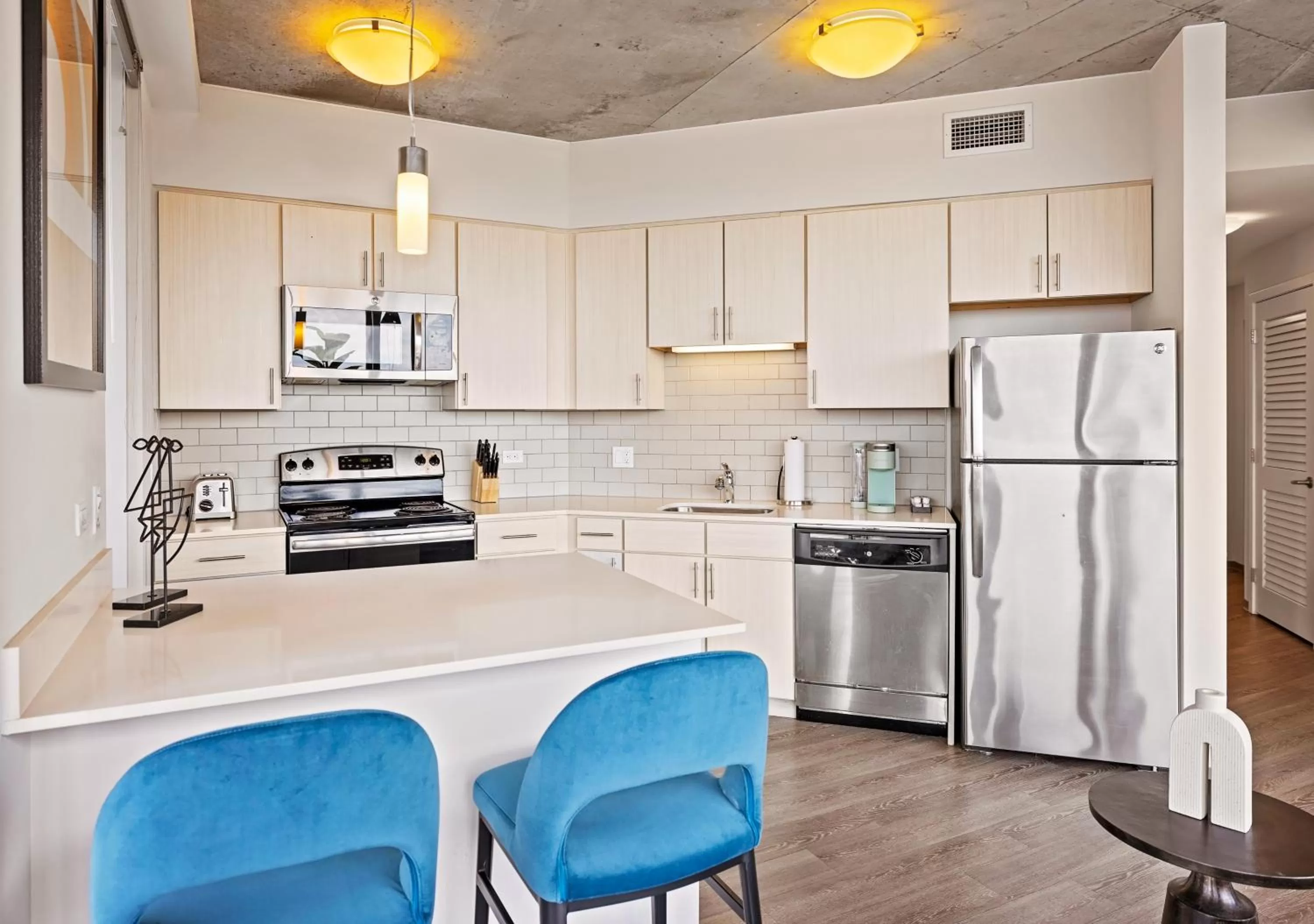 Kitchen or kitchenette in Placemakr Premier SoBro