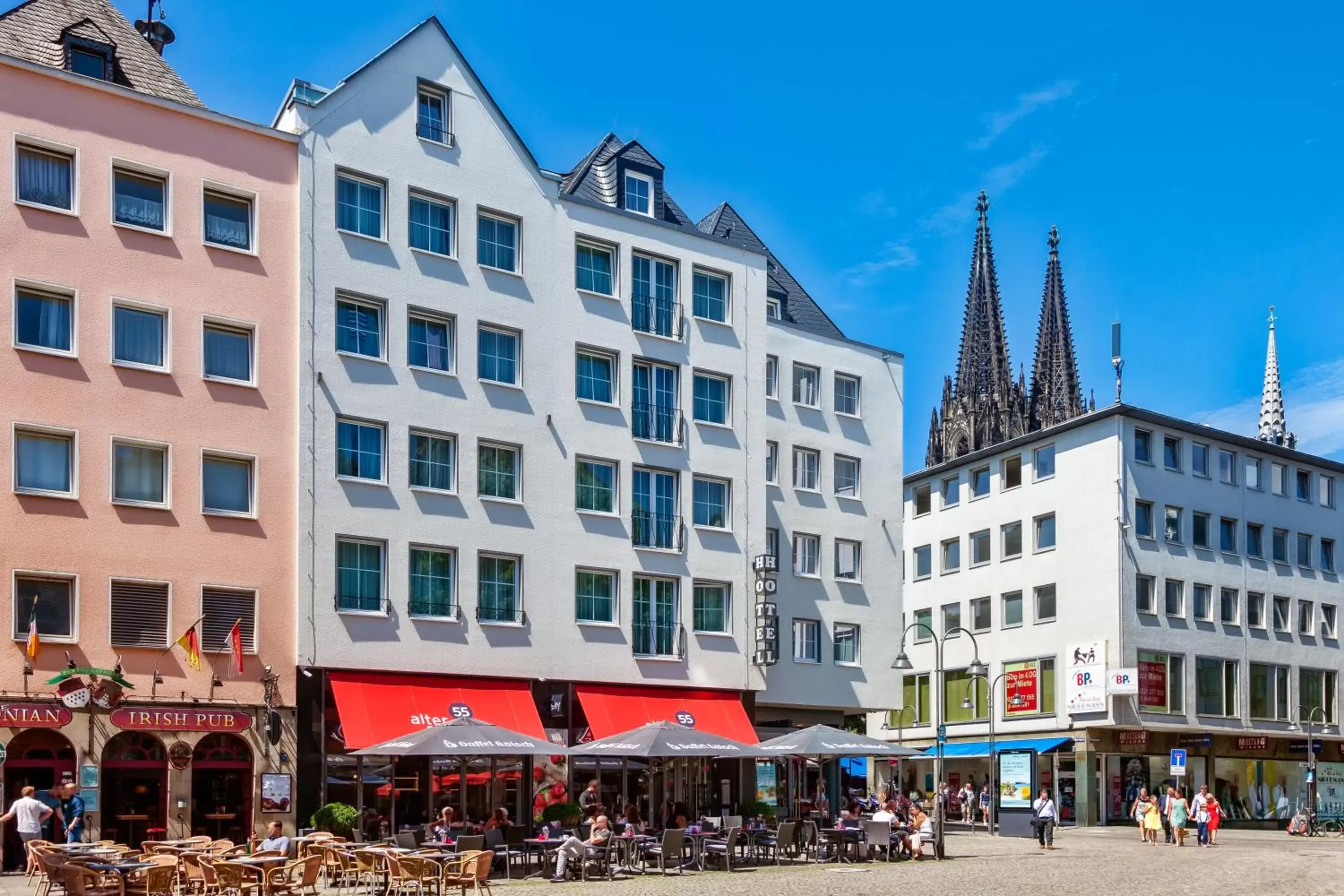 Facade/entrance, Property Building in CityClass Hotel Residence am Dom