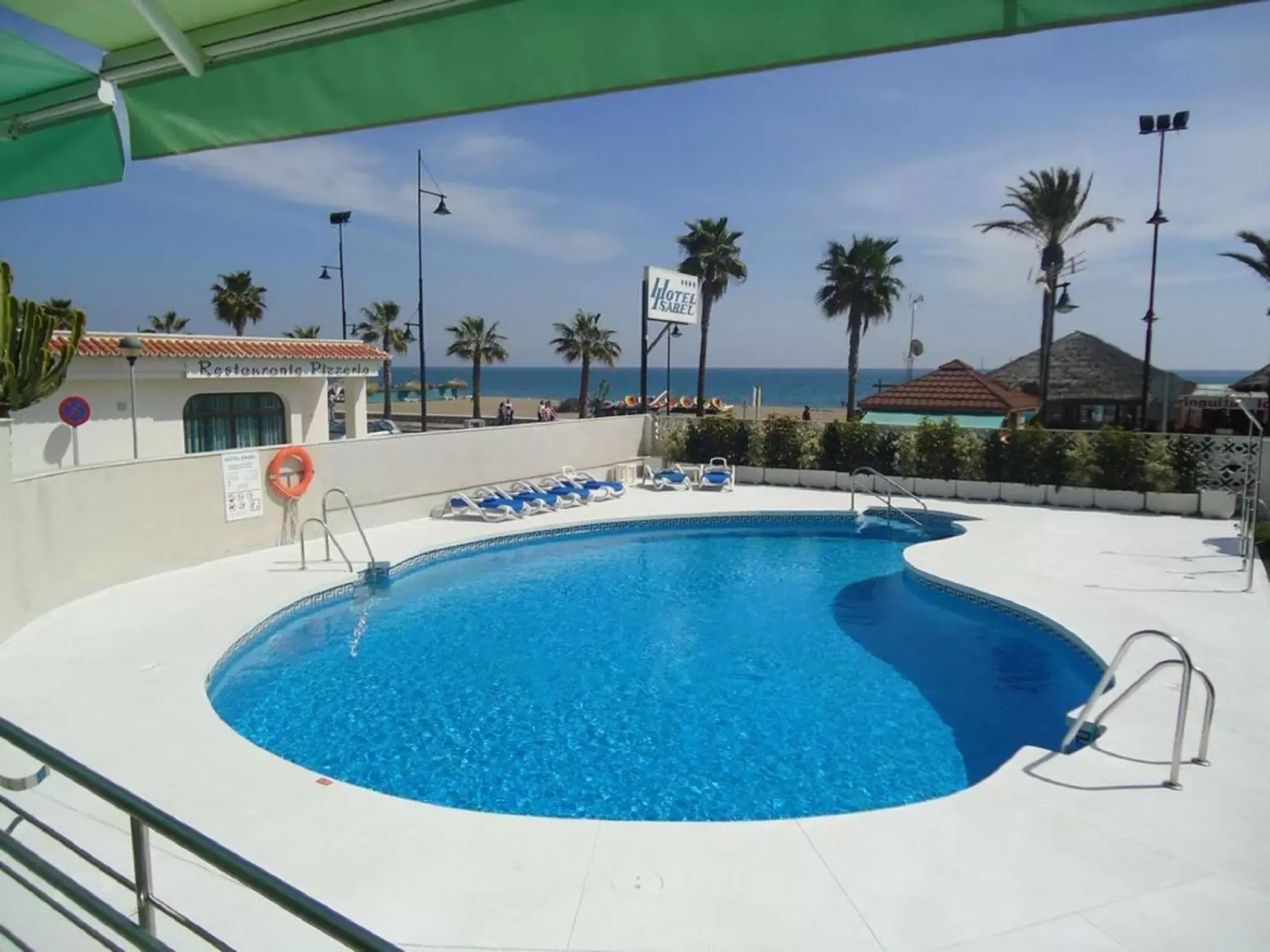 Swimming Pool in Hotel Isabel