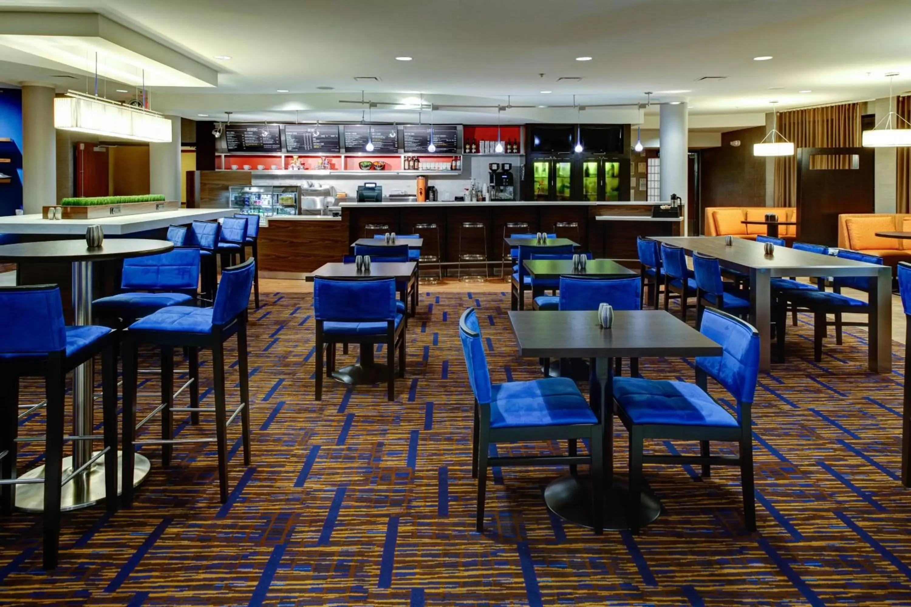 Restaurant/Places to Eat in Courtyard Atlanta Airport West