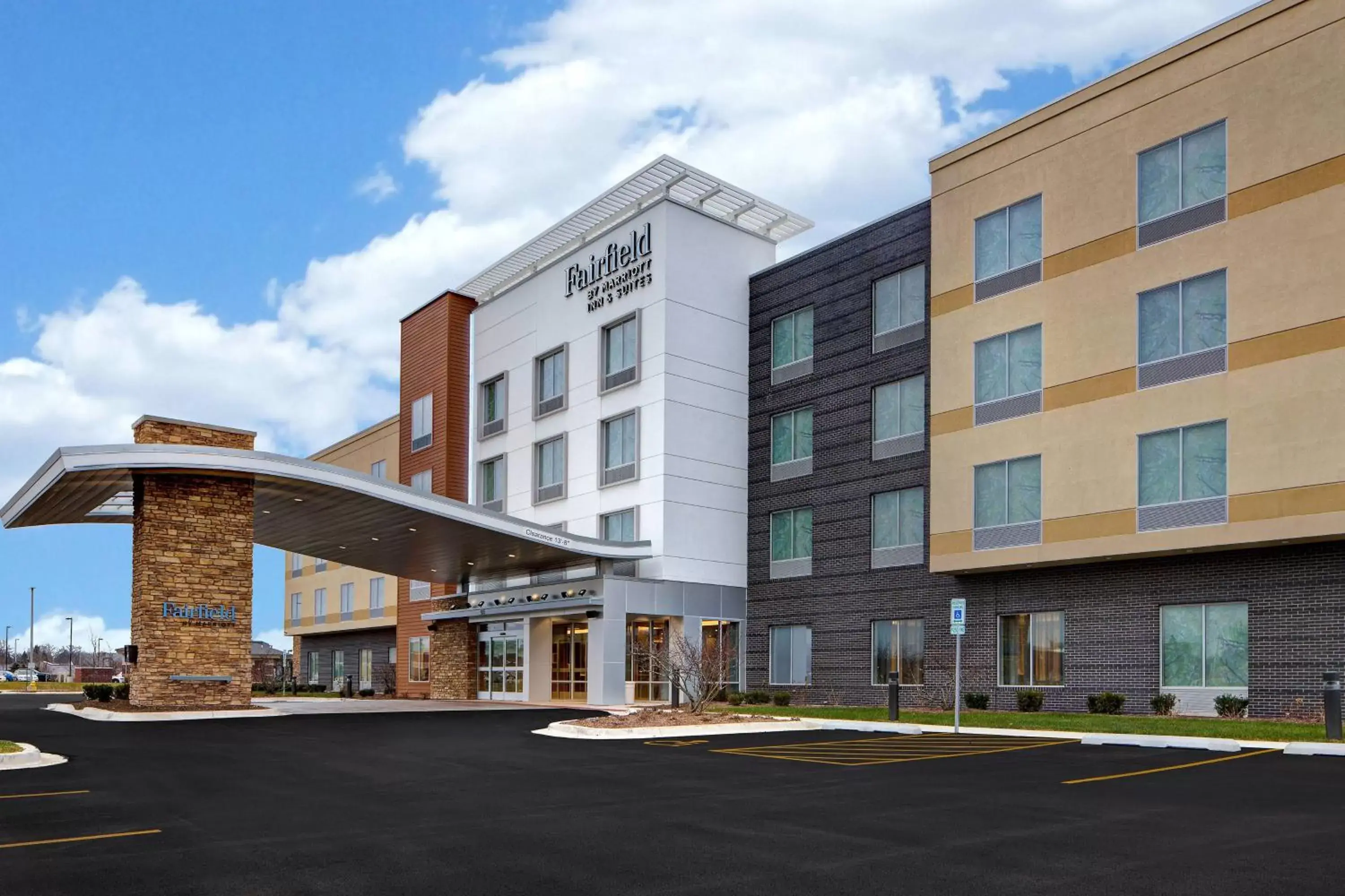 Property Building in Fairfield Inn & Suites by Marriott Chicago Bolingbrook