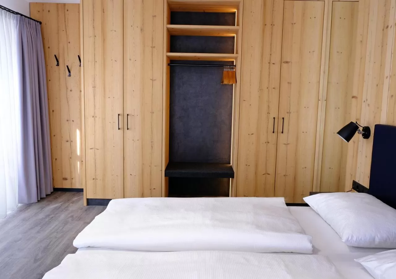 Bedroom, Bed in Hotel Bayerischer Hof