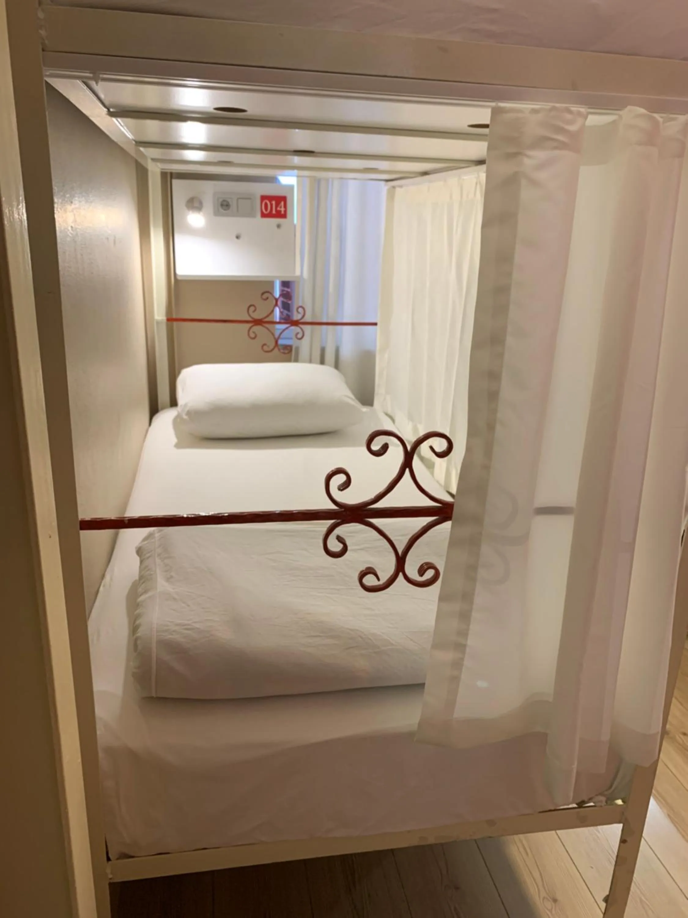 Bathroom, Bed in Antique Hostel