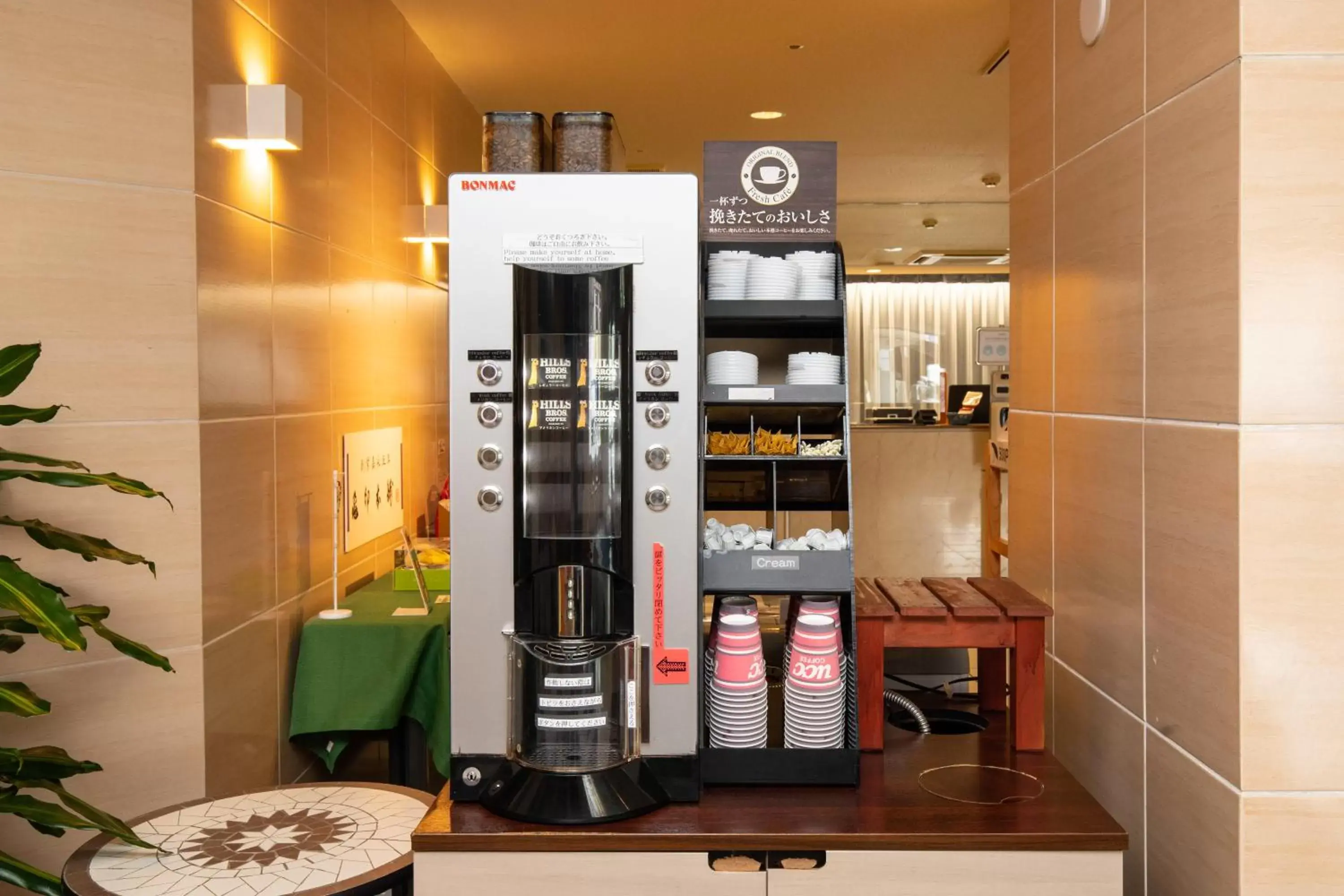 Coffee/tea facilities in Court Hotel Mito