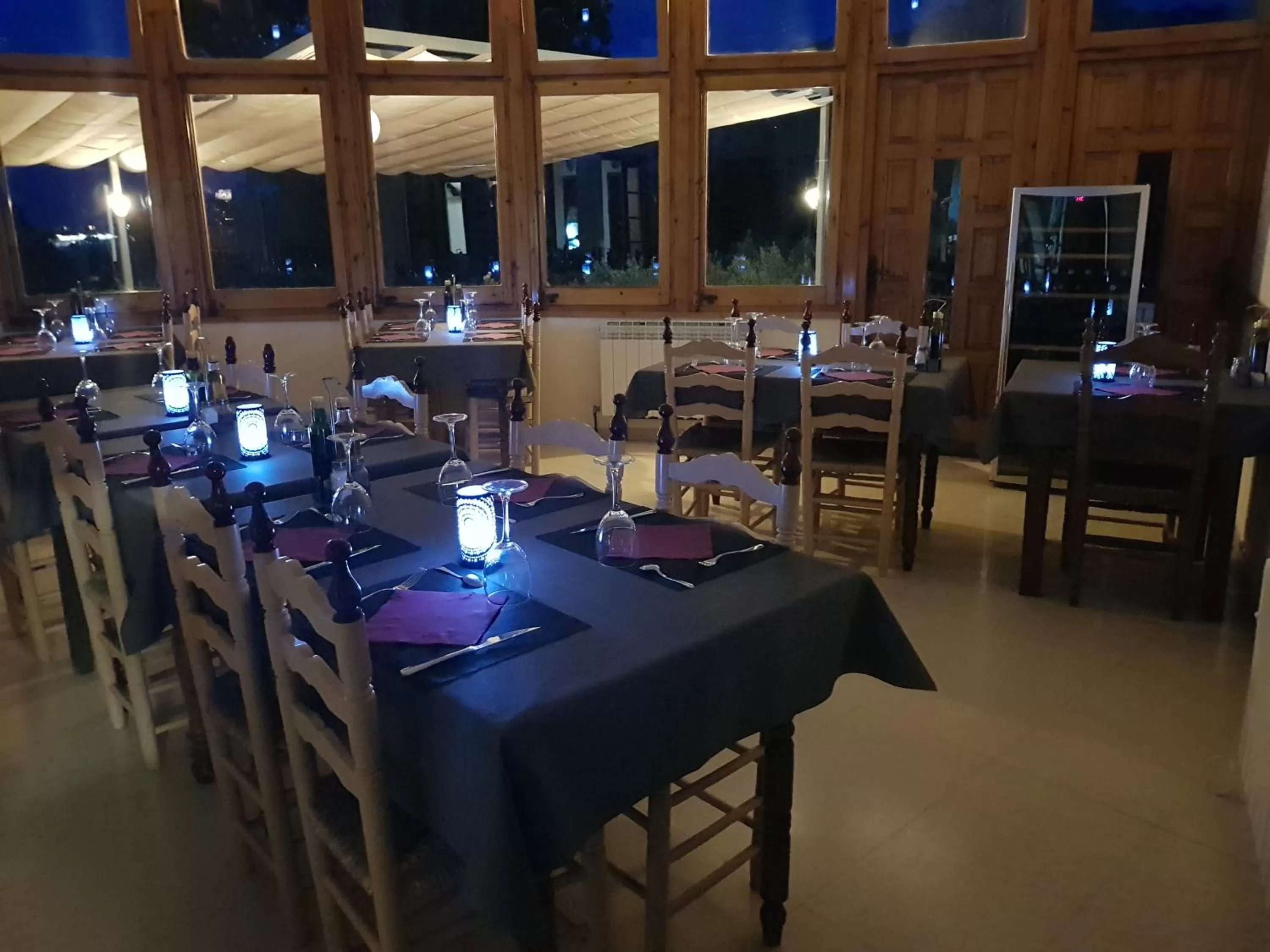 Restaurant/Places to Eat in Hostal Ondina