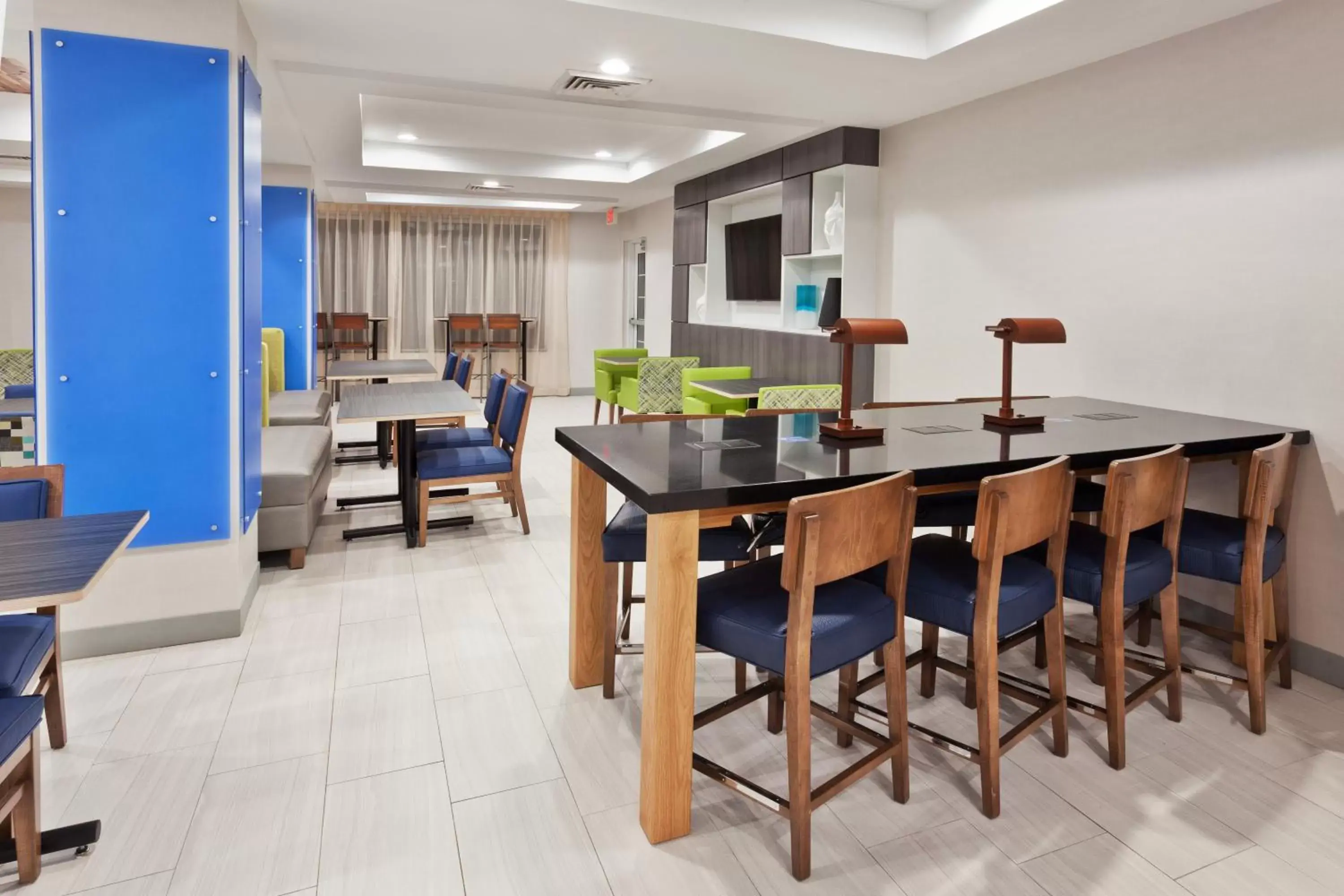 Breakfast, Dining Area in Holiday Inn Express Hotel & Suites Dothan North, an IHG Hotel