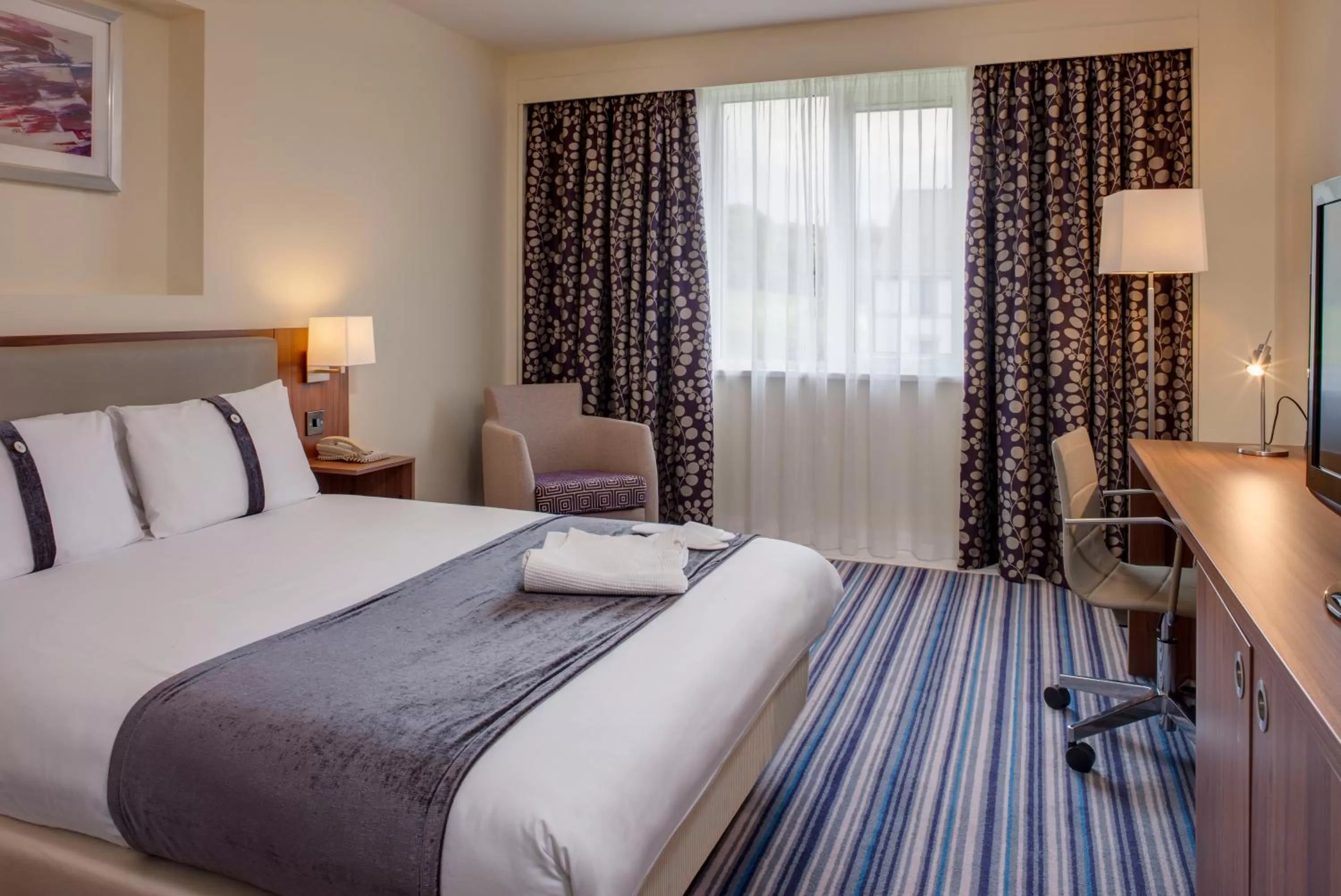 Bed in Holiday Inn Rugby-Northampton M1 Jct18 by IHG