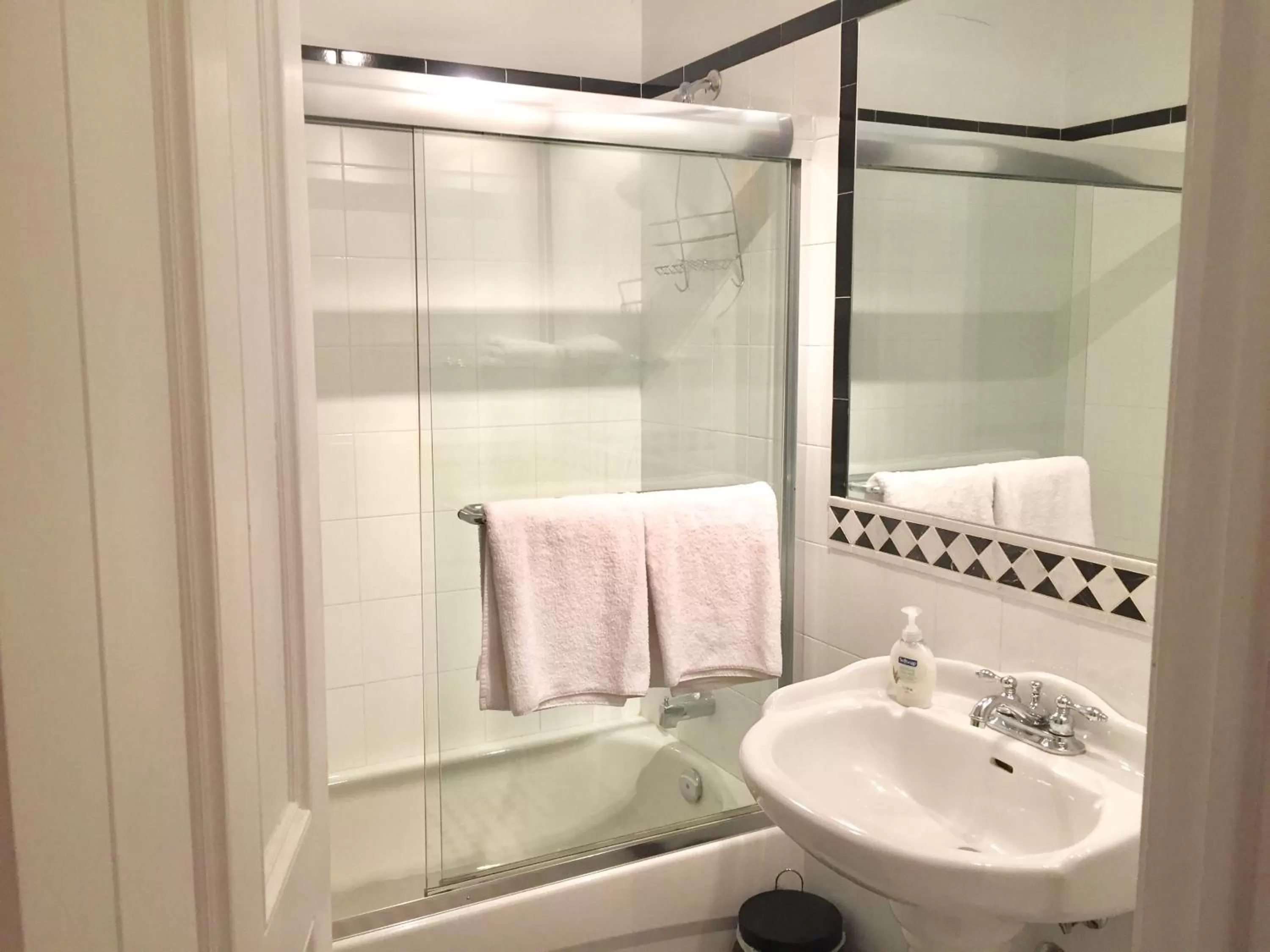 Shower in L'Hotel Particulier Griffintown