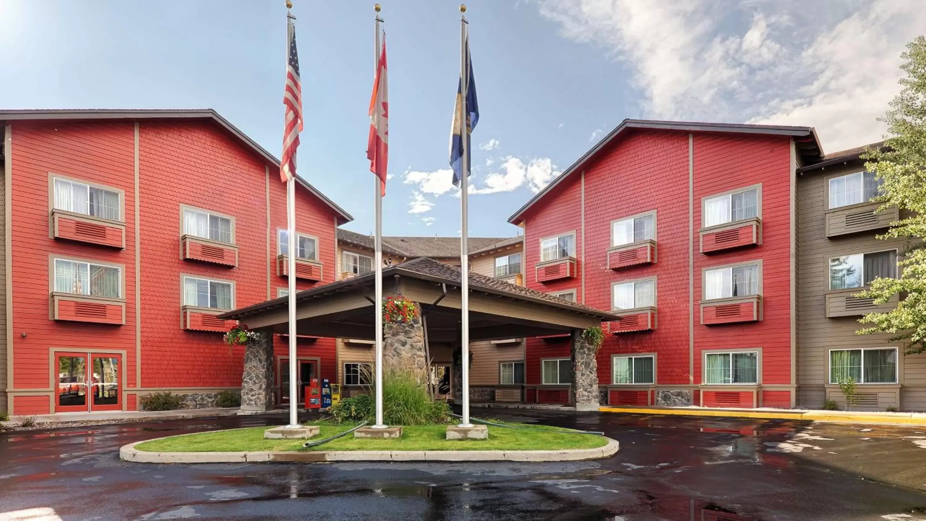Property Building in Best Western Rocky Mountain Lodge