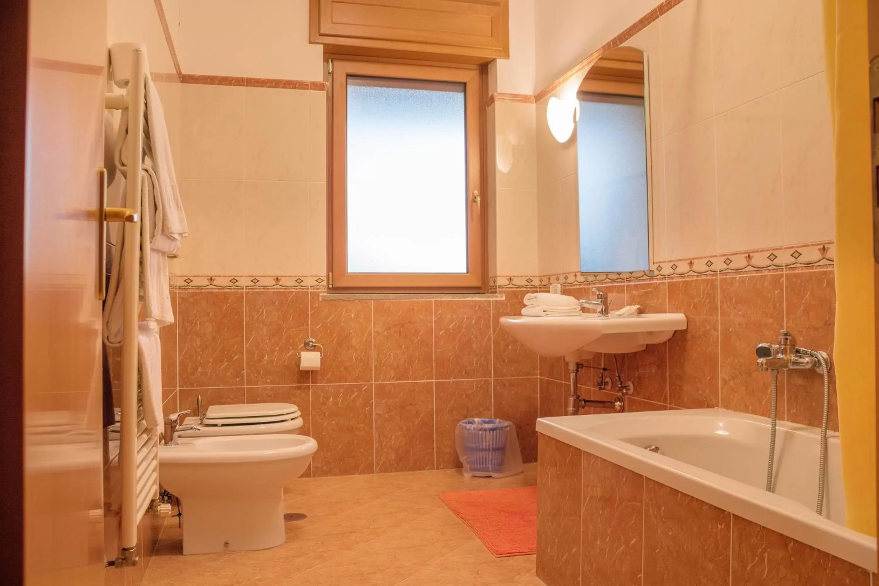 Shower, Bathroom in Ruggiero Park Hotel