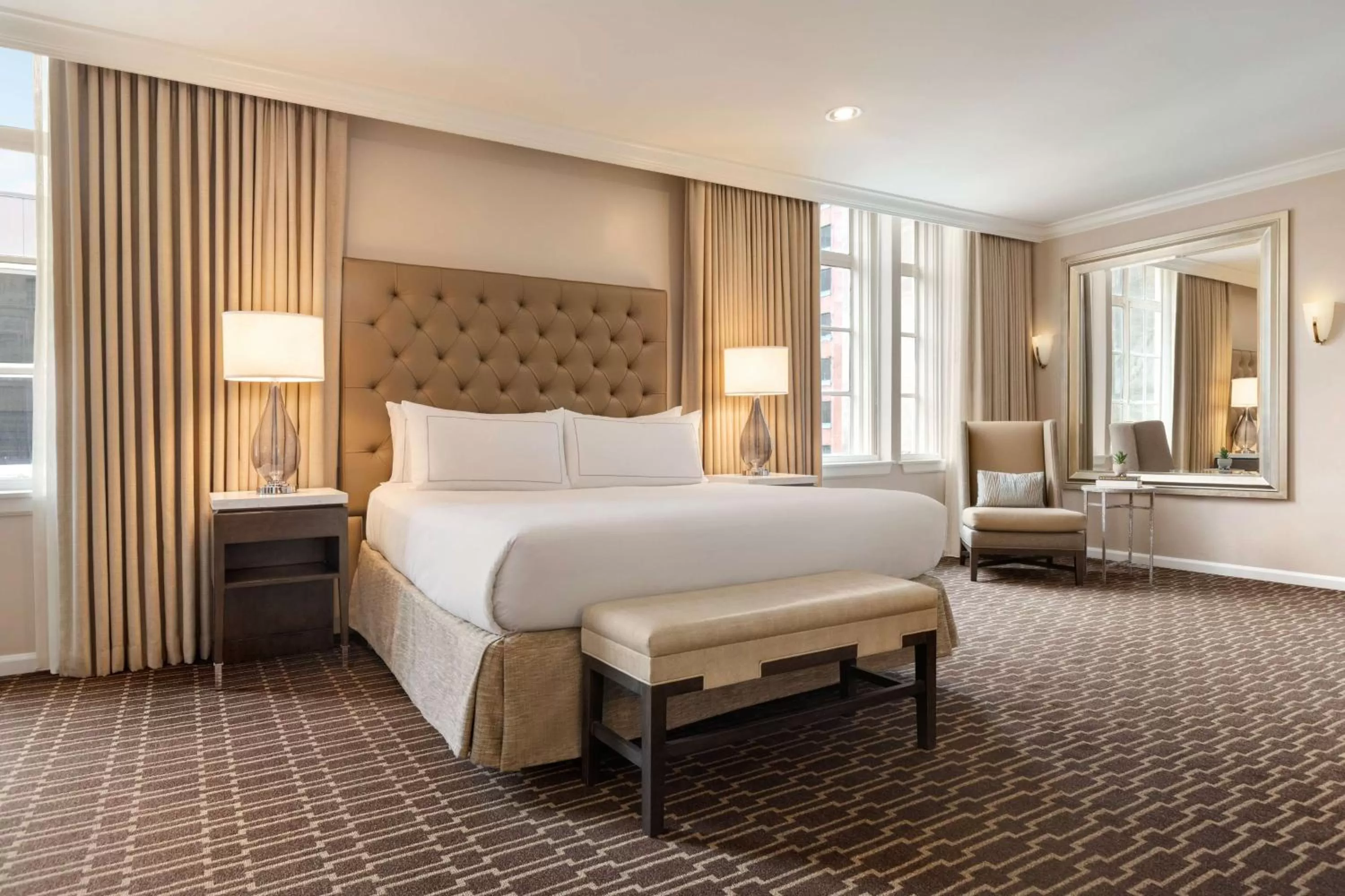 Bed in Hilton New Orleans / St. Charles Avenue