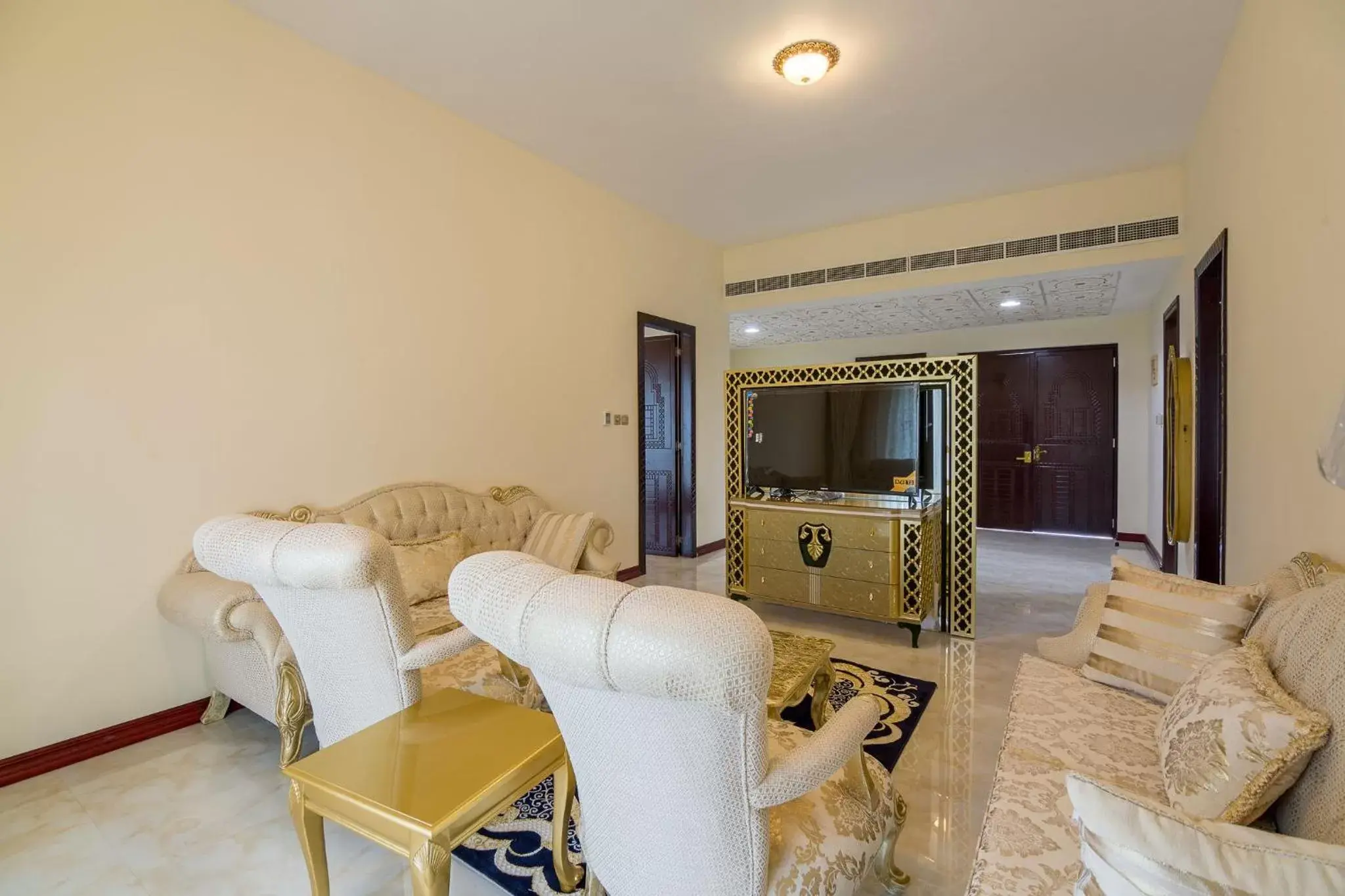 Living room, Seating Area in Madinat Al Bahr Business & Spa Hotel