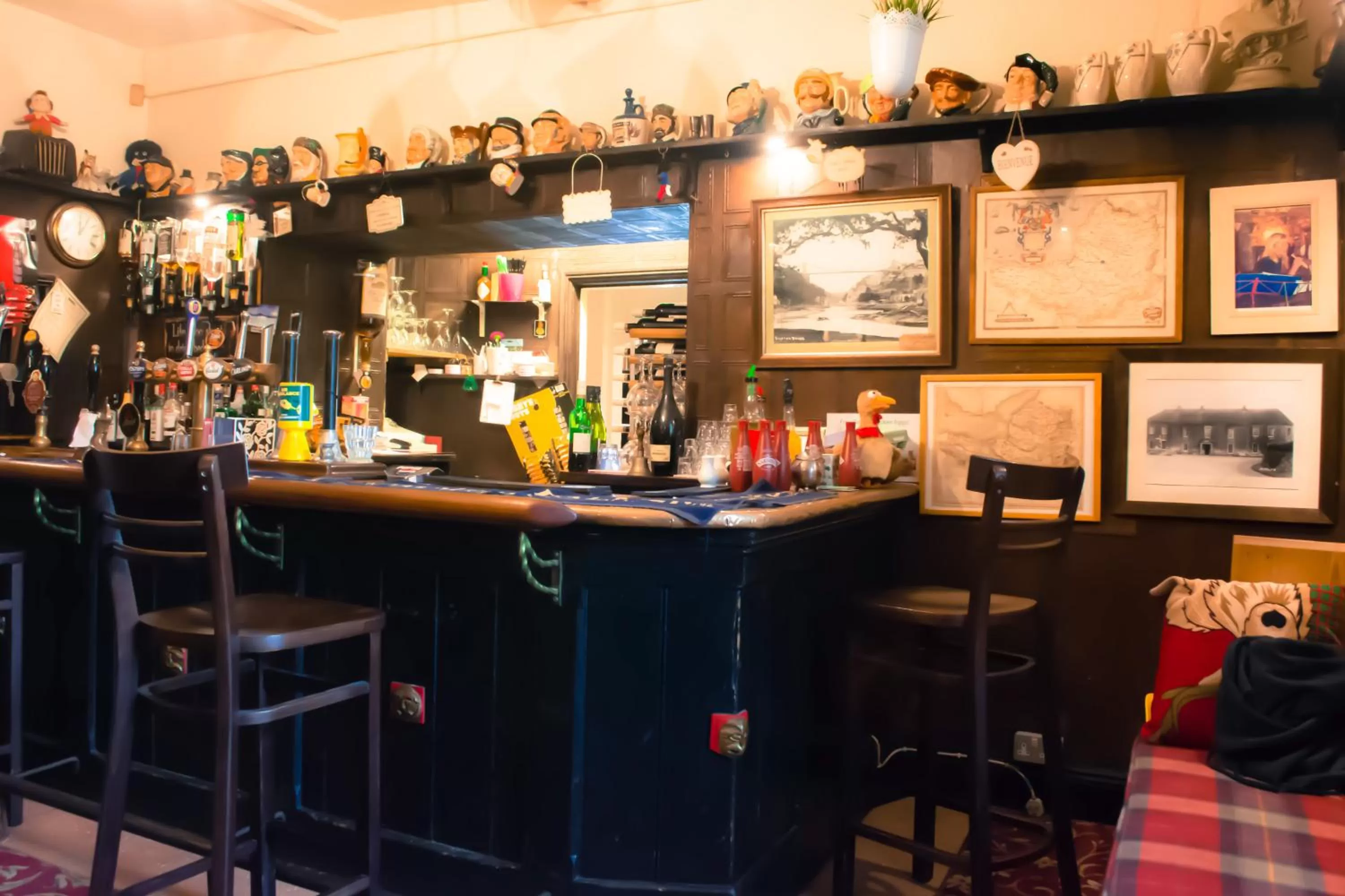 Lounge/Bar in The Old Down Inn