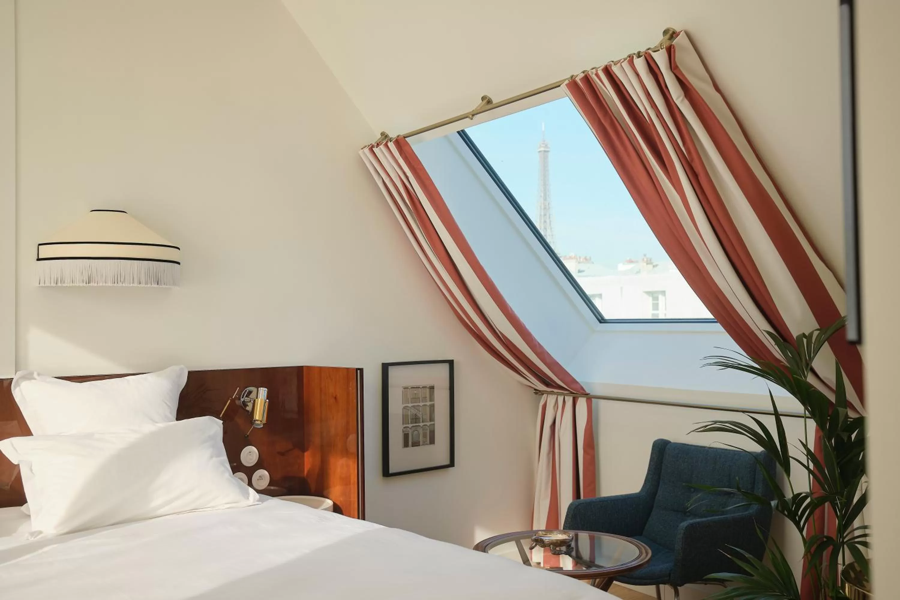 Seating area, Bed in Hôtel Wallace, a Member of Design Hotels