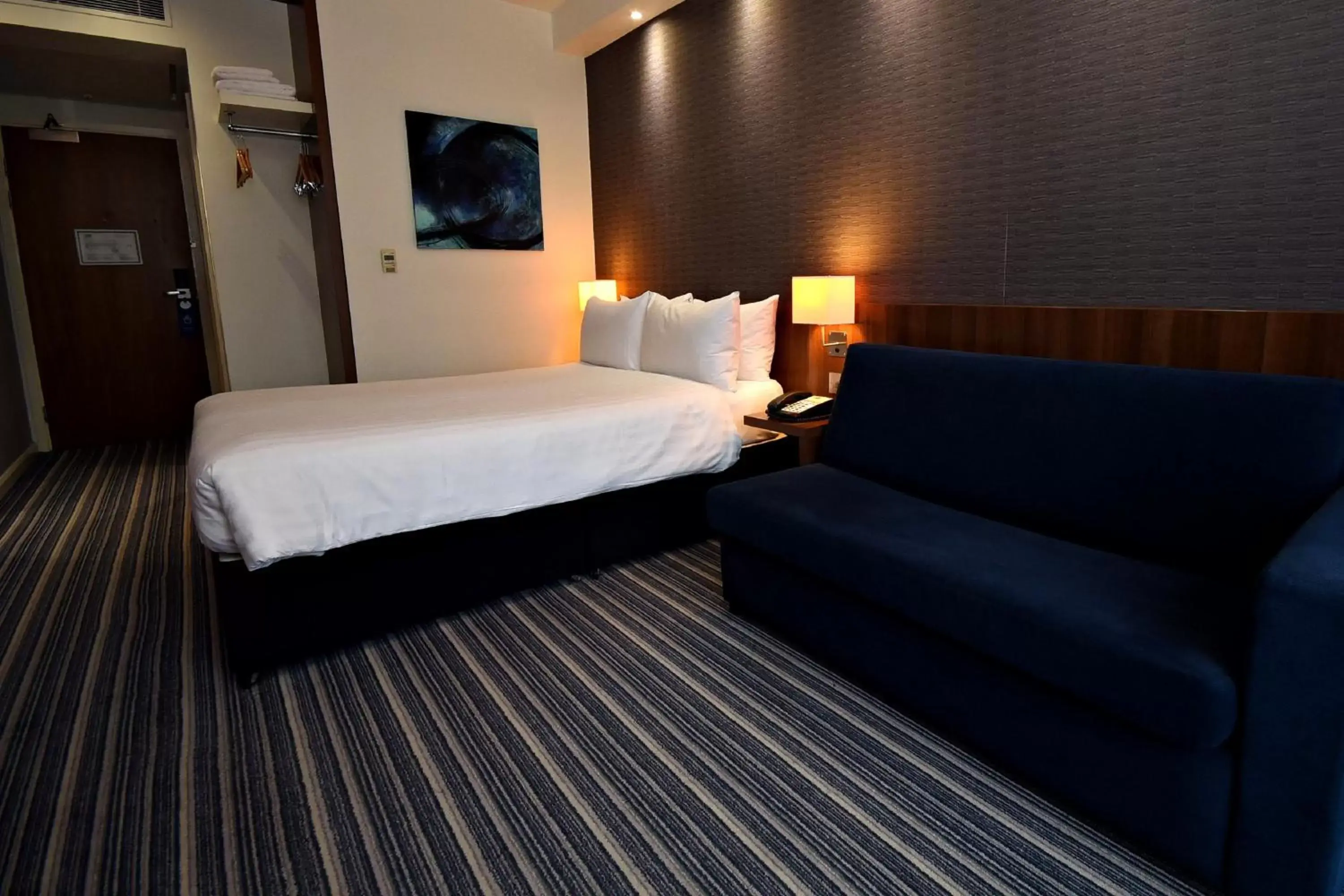 Photo of the whole room, Bed in Holiday Inn Express Manchester City Centre Arena, an IHG Hotel