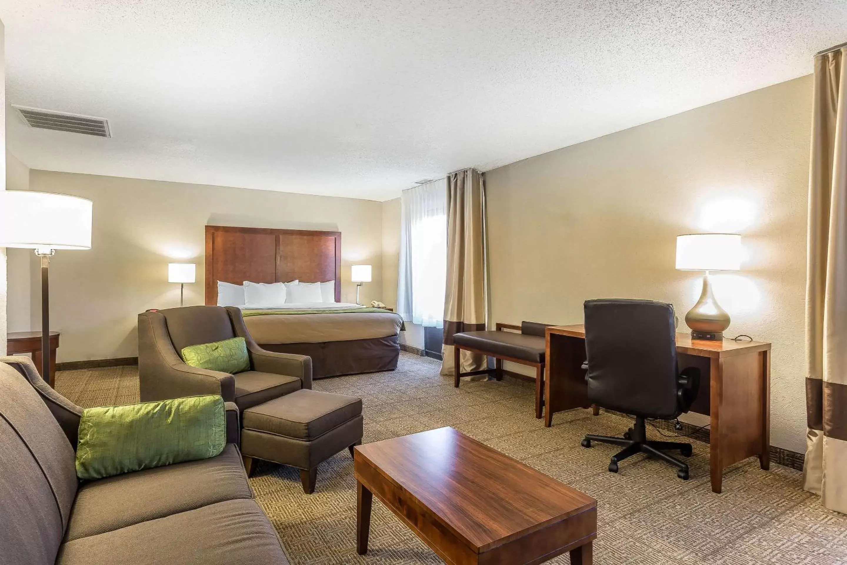 Bedroom, Seating Area in Quality Inn Summerville-Charleston