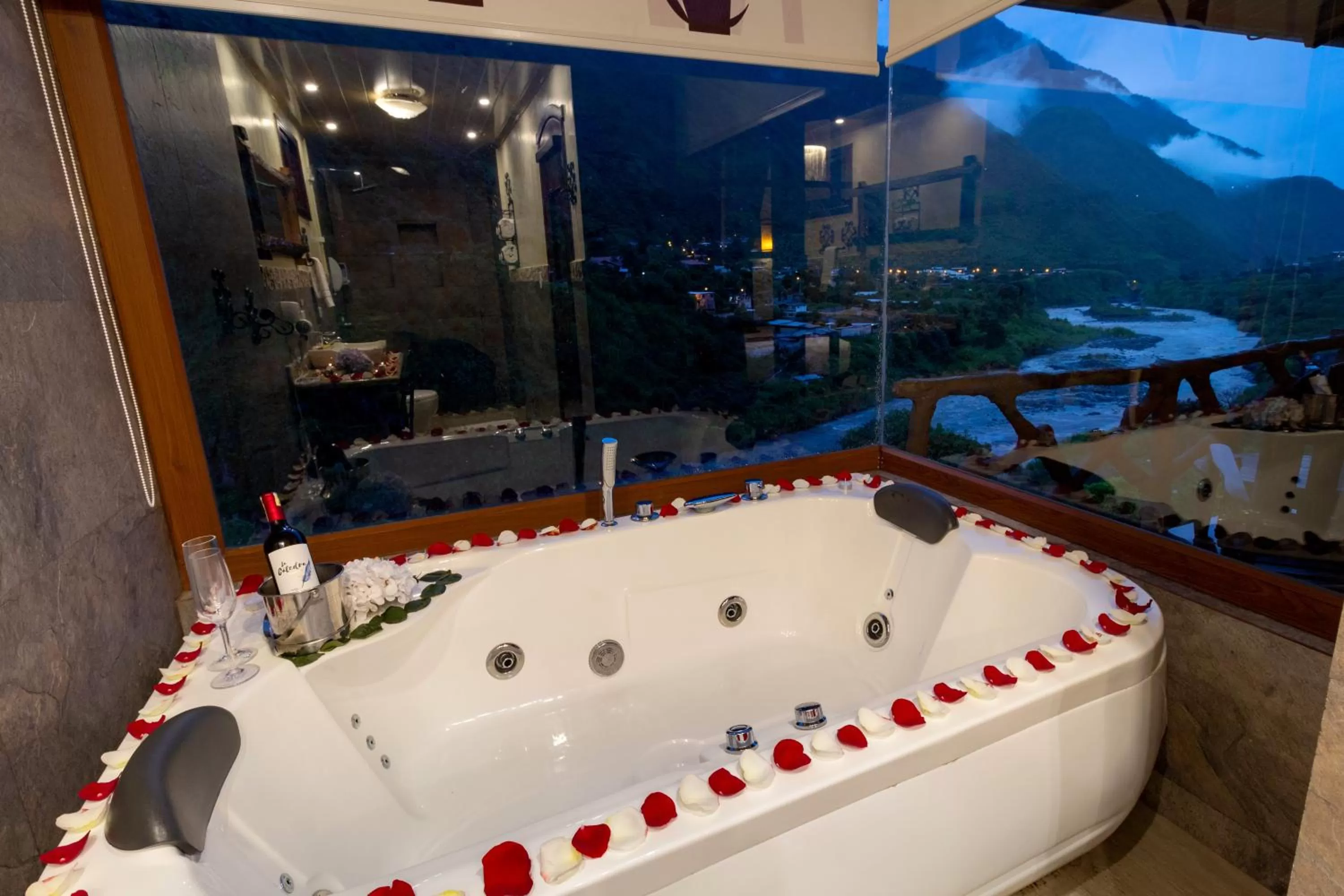 Hot Tub in Aldea Real Eco Friendly