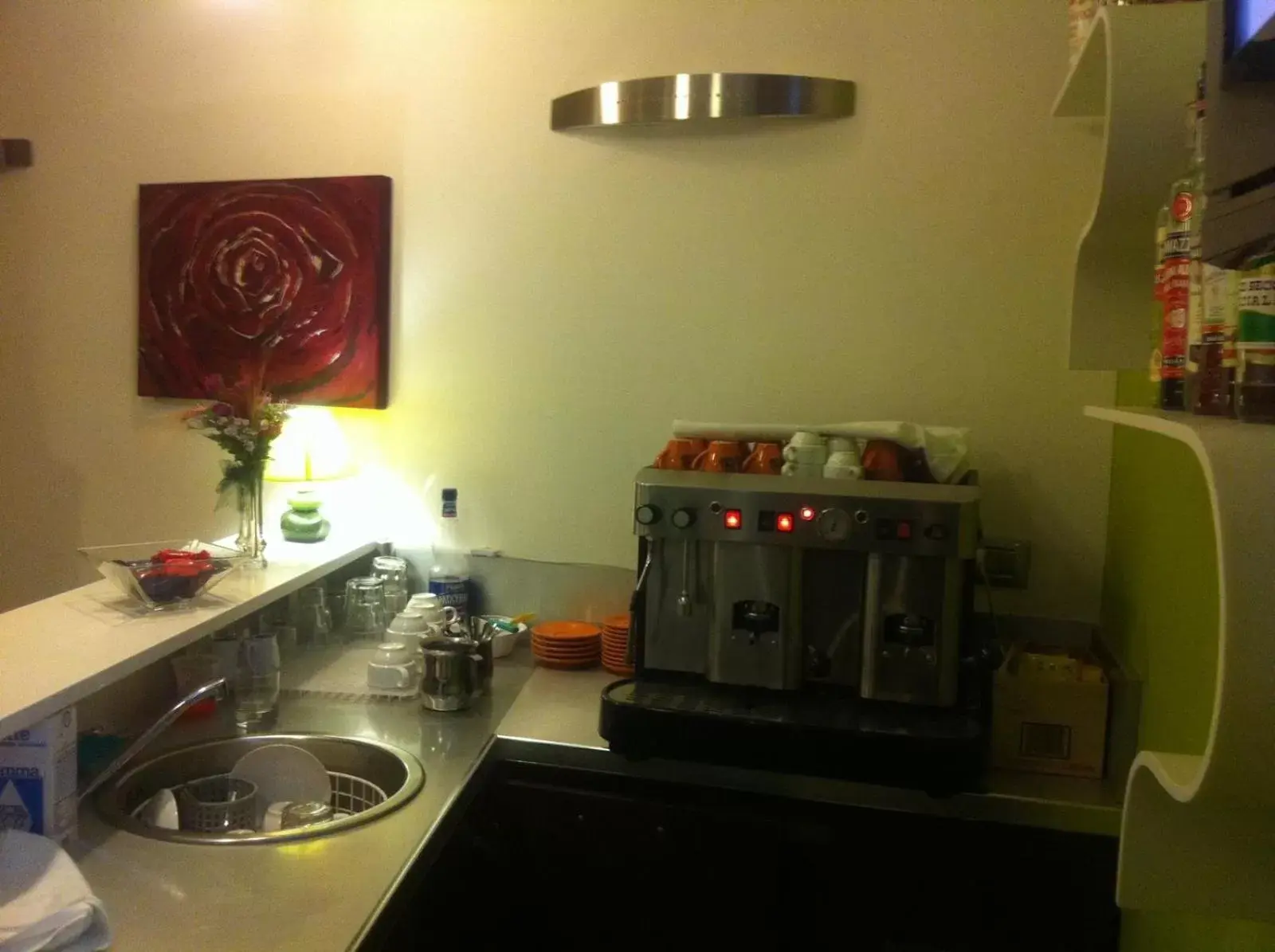 Lounge or bar, Kitchen/Kitchenette in Hotel Milano